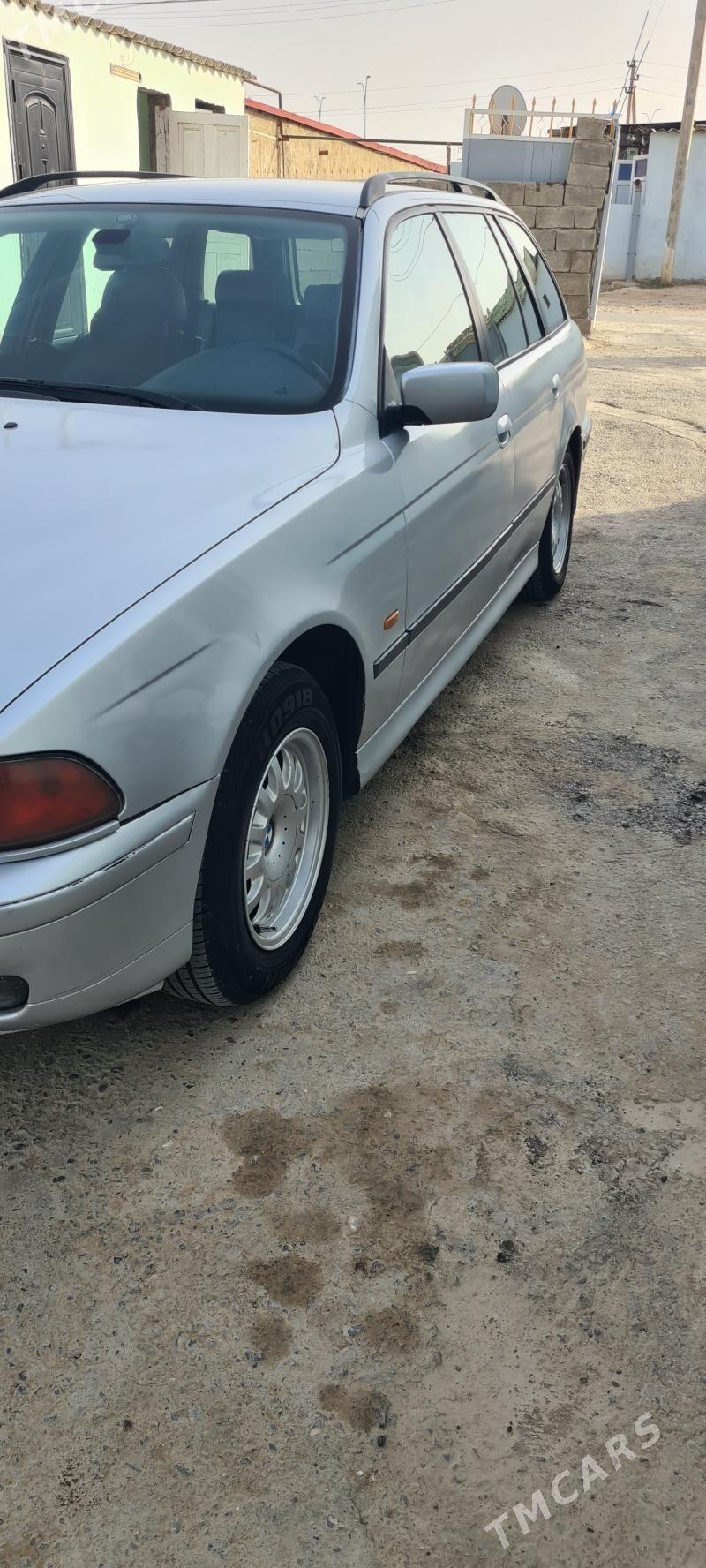 BMW E39 1998 - 75 000 TMT - Garadamak - img 4