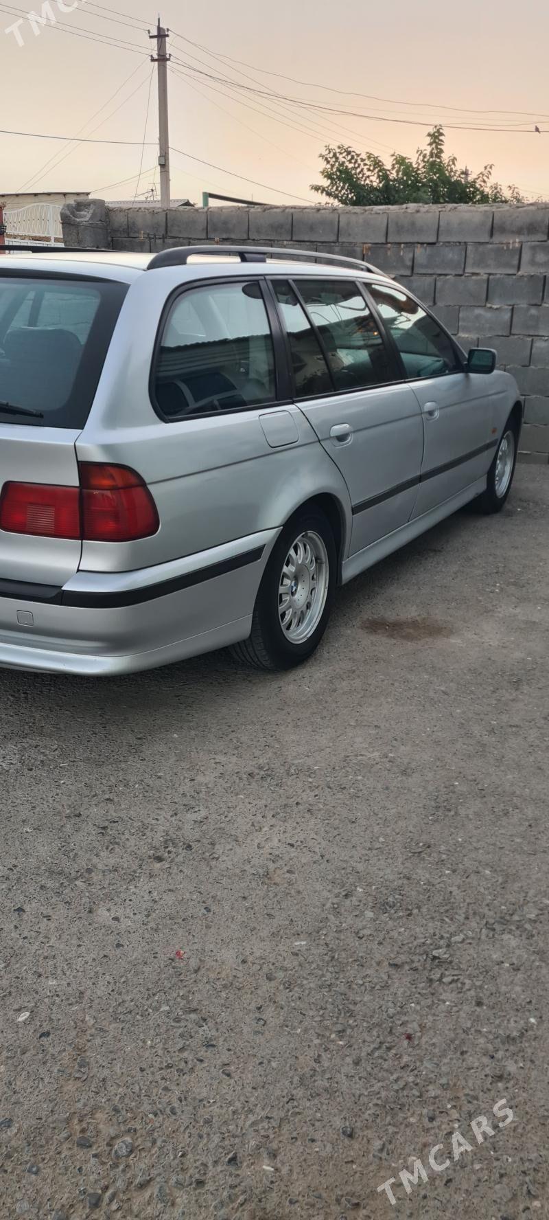 BMW E39 1998 - 75 000 TMT - Garadamak - img 3