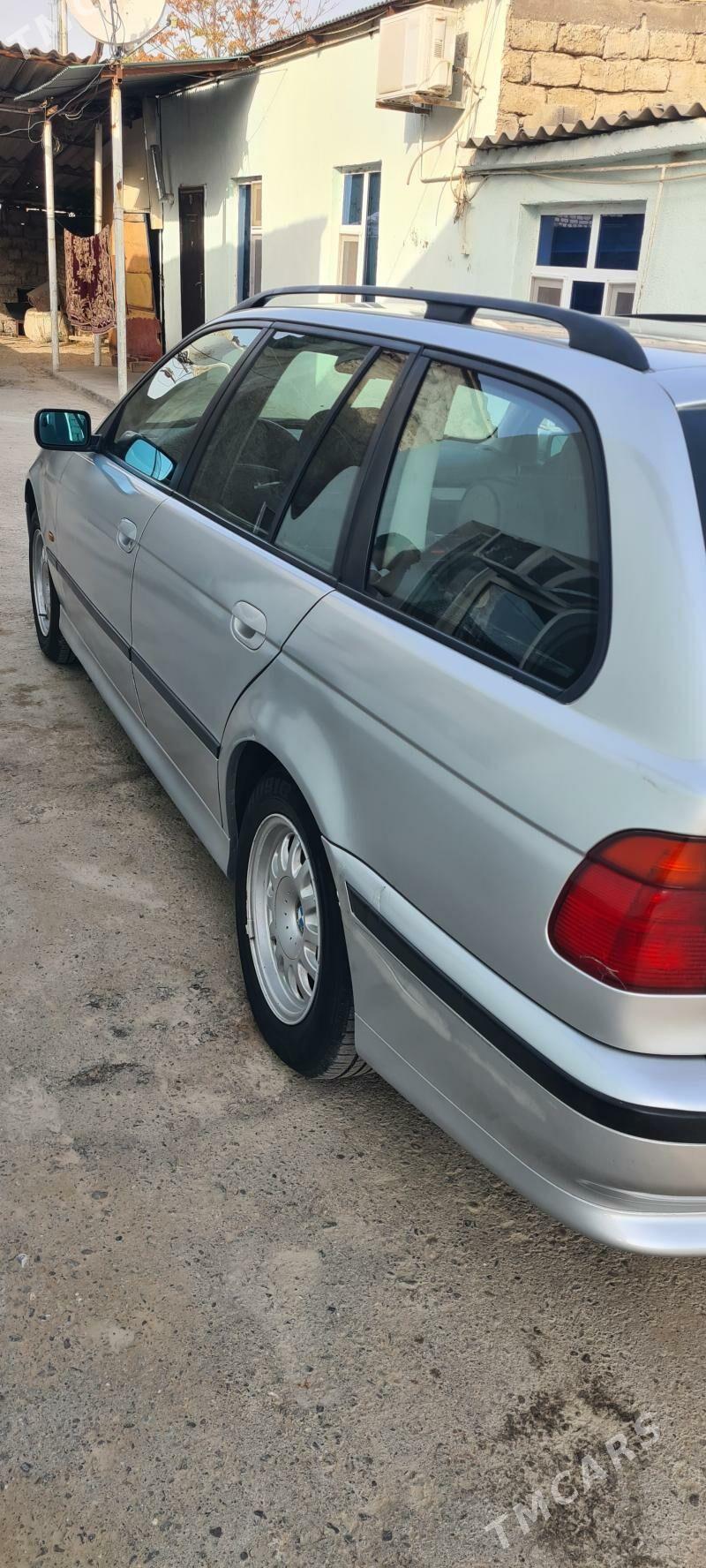 BMW E39 1998 - 75 000 TMT - Garadamak - img 7