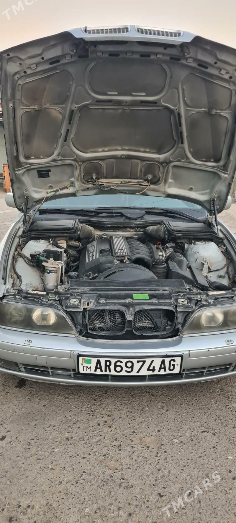 BMW E39 1998 - 75 000 TMT - Garadamak - img 10