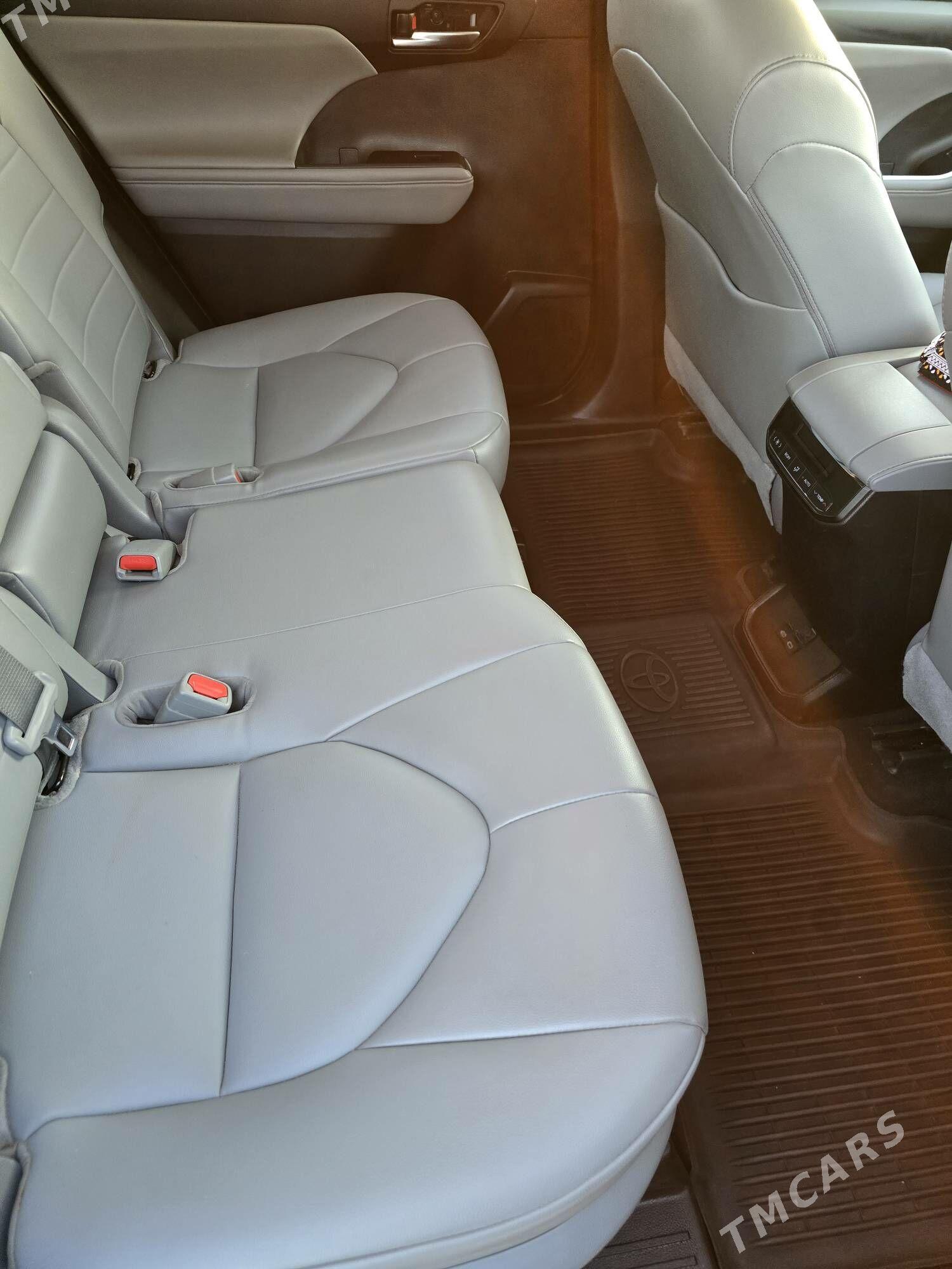 Toyota Highlander 2022 - 640 000 TMT - Türkmenabat - img 4