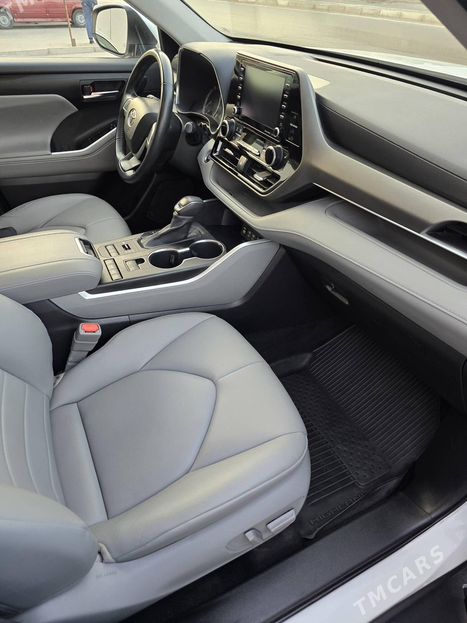 Toyota Highlander 2022 - 640 000 TMT - Türkmenabat - img 3