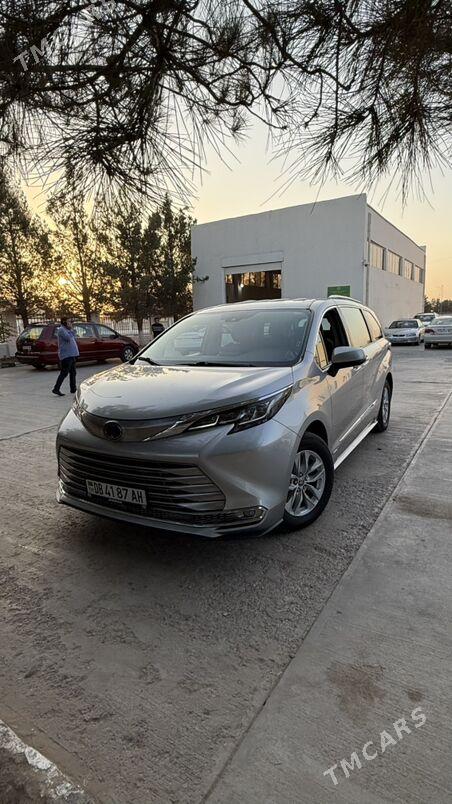 Toyota Sienna 2022 - 560 000 TMT - Мары - img 4
