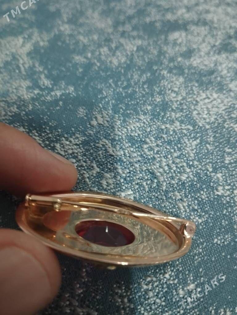 gyzyl broşka - Бузмеин - img 4