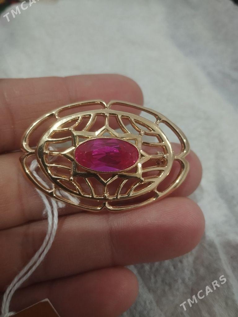 gyzyl broska - Büzmeýin - img 2