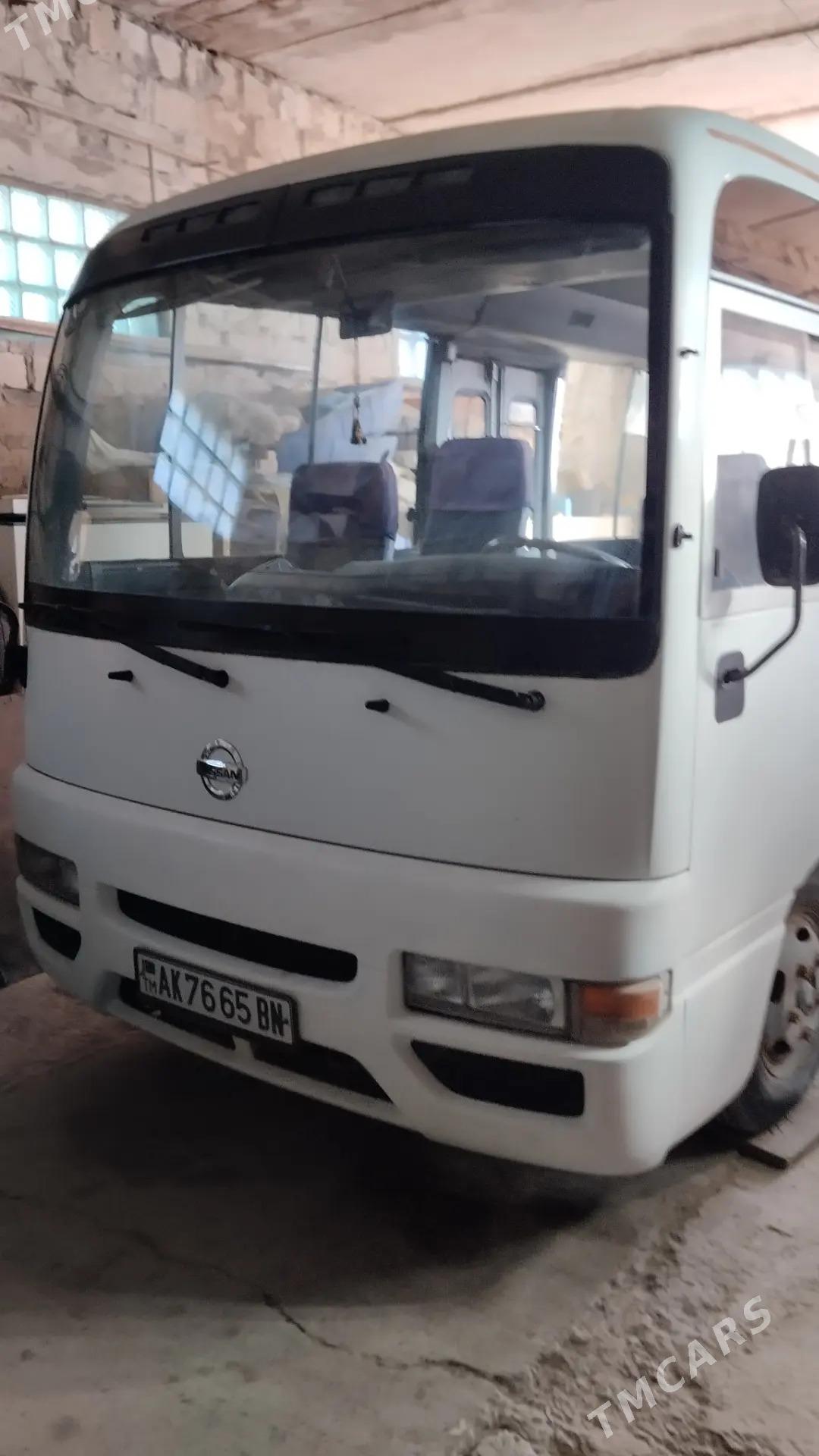 Nissan Civilian 2003 - 200 000 TMT - Карабогаз - img 2