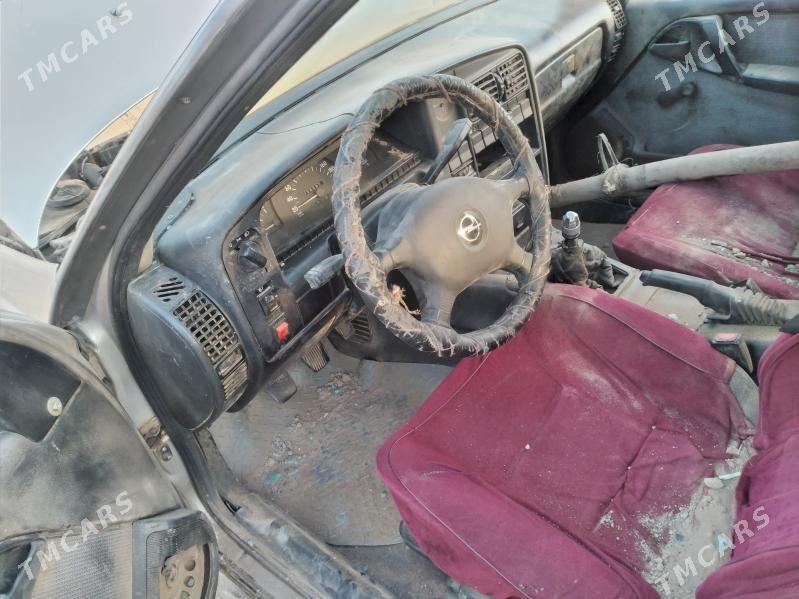 Opel Omega 1991 - 9 000 TMT - Çärjew - img 6