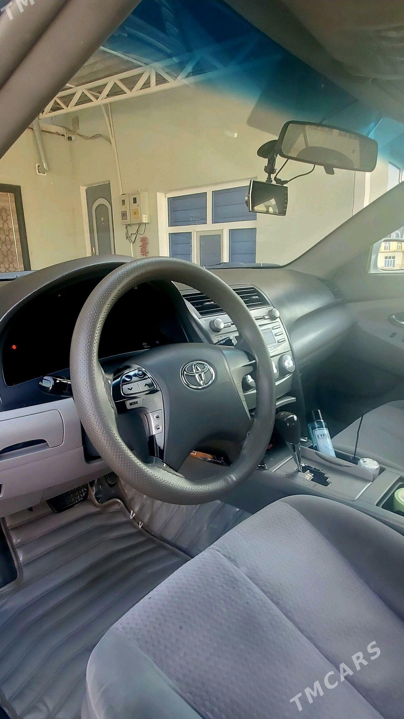 Toyota Camry 2010 - 190 000 TMT - Кака - img 4