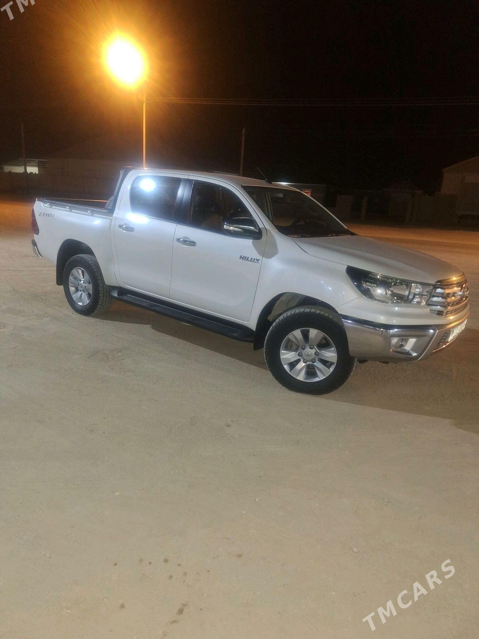 Toyota Hilux 2016 - 460 000 TMT - Гумдаг - img 1