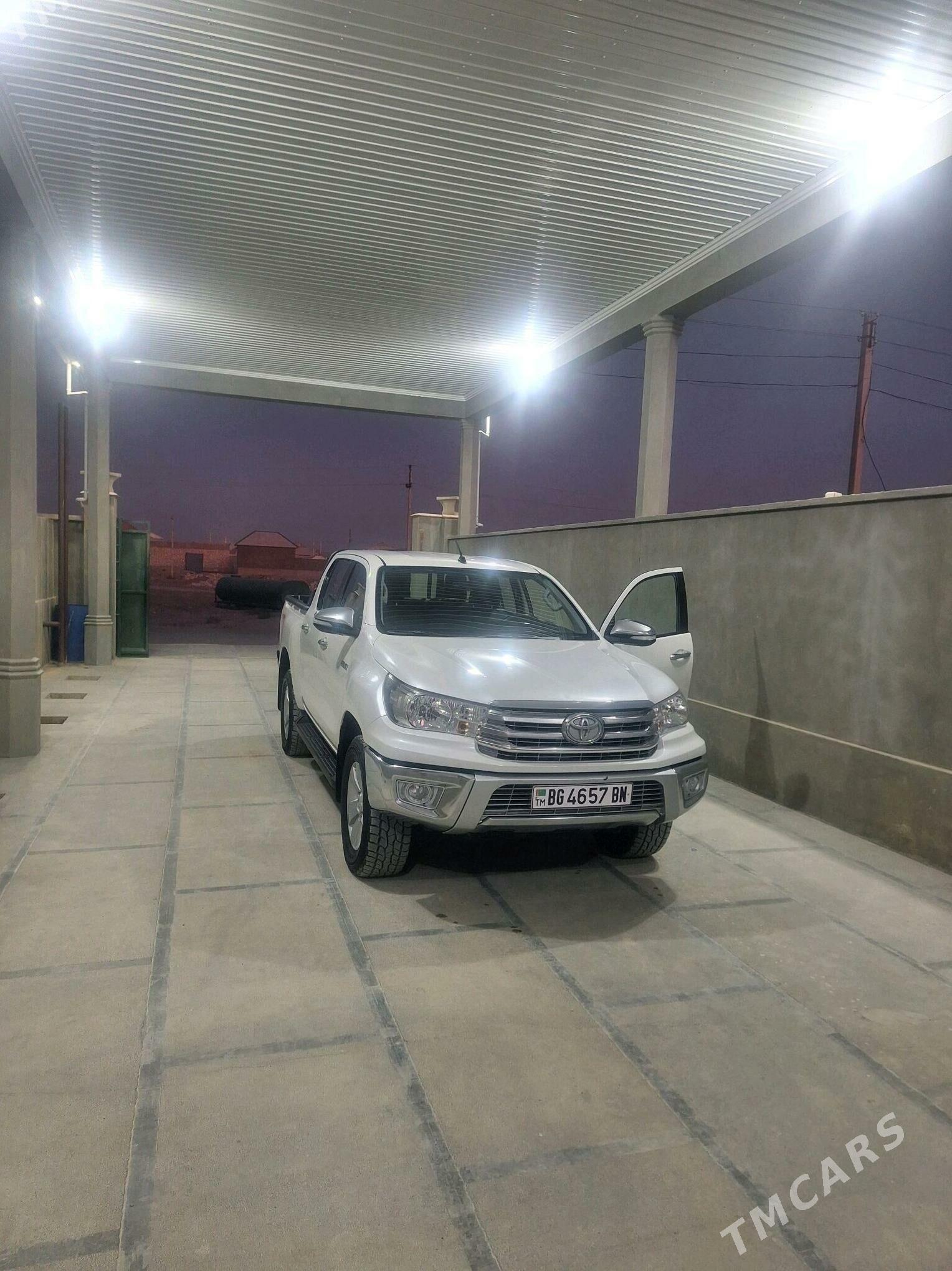 Toyota Hilux 2016 - 460 000 TMT - Гумдаг - img 3