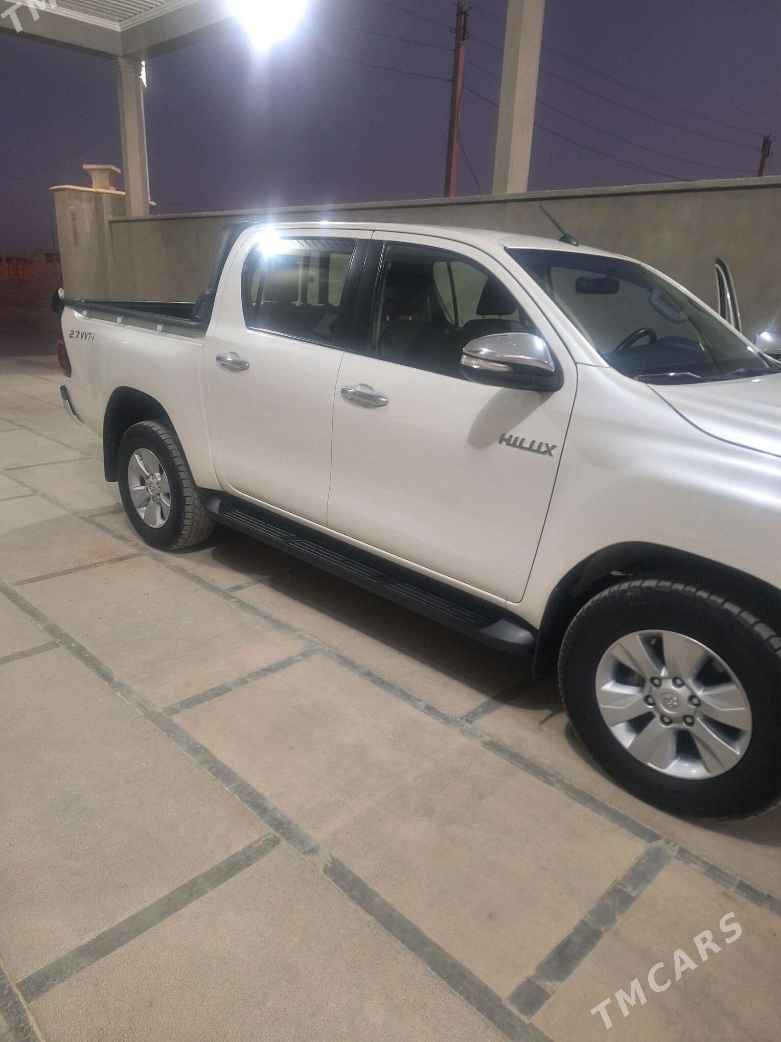 Toyota Hilux 2016 - 460 000 TMT - Гумдаг - img 4