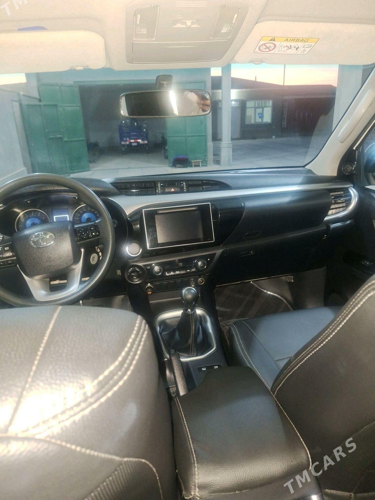 Toyota Hilux 2016 - 460 000 TMT - Гумдаг - img 6