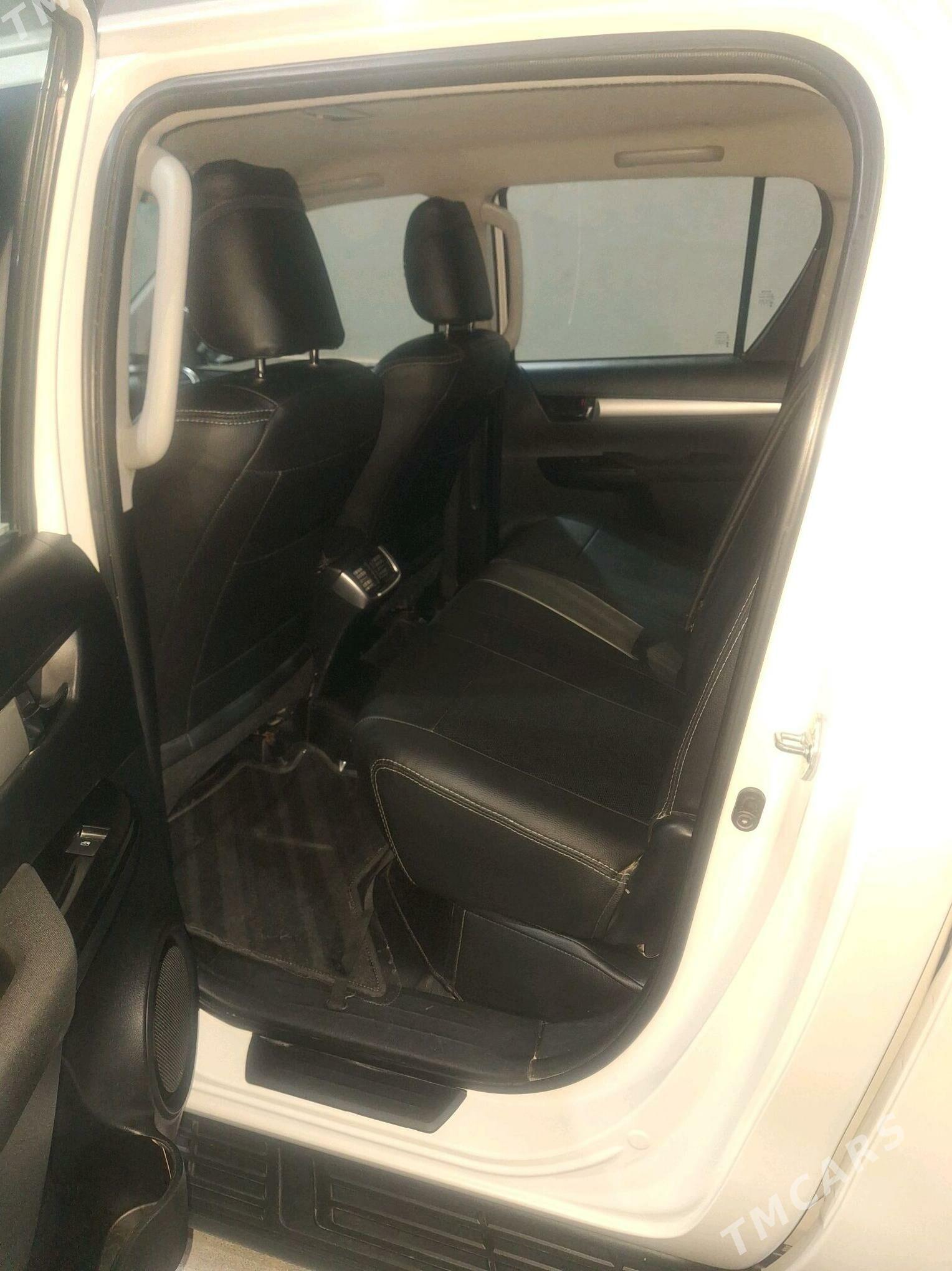 Toyota Hilux 2016 - 460 000 TMT - Гумдаг - img 8