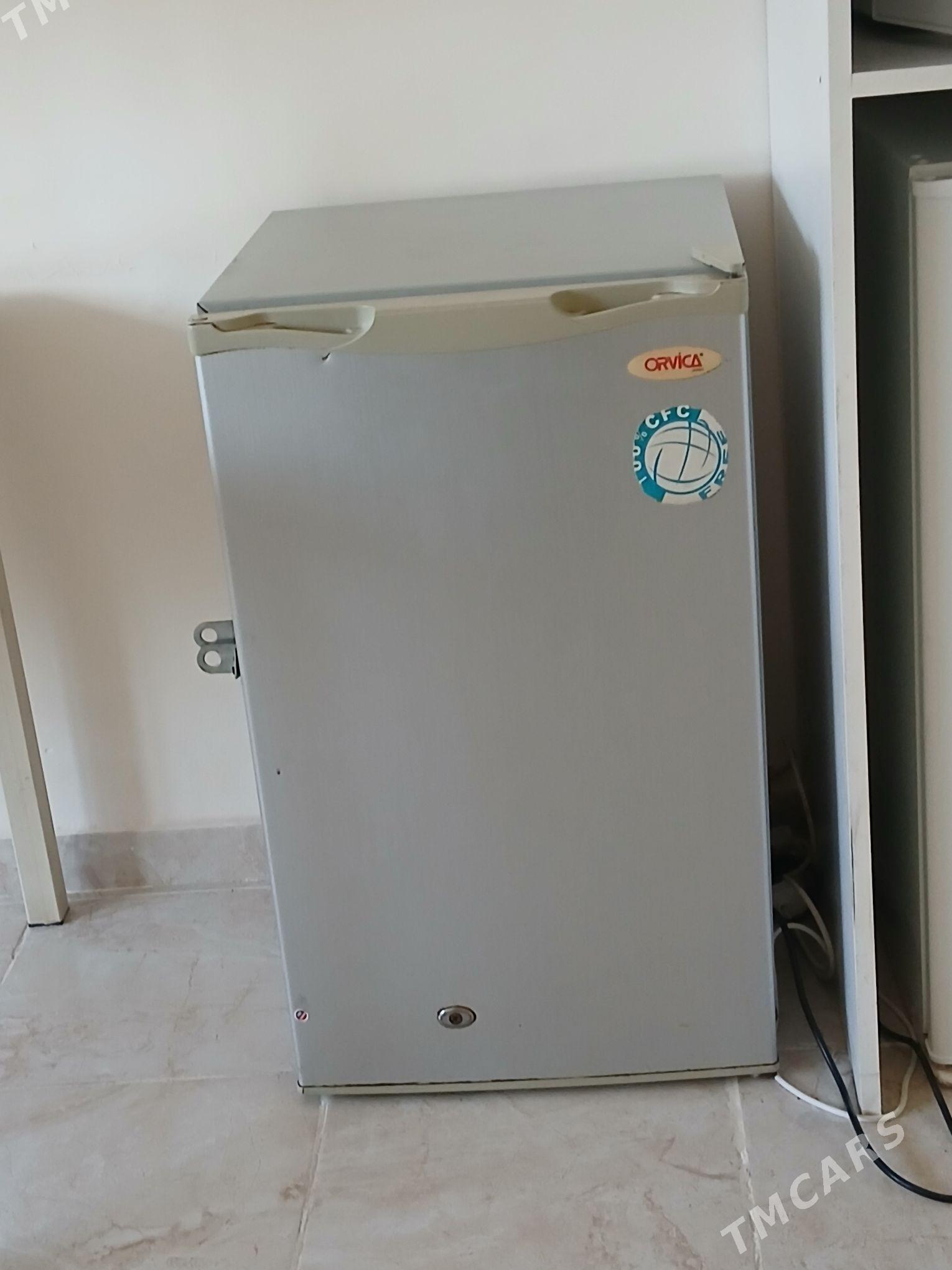 kiçi holodilnik - Büzmeýin - img 1