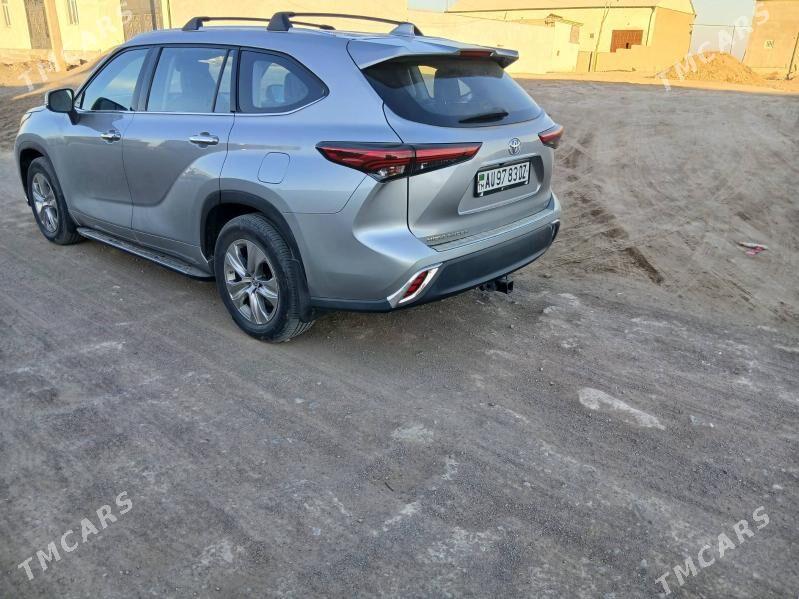 Toyota Highlander 2021 - 520 000 TMT - Гурбансолтан Едже - img 3
