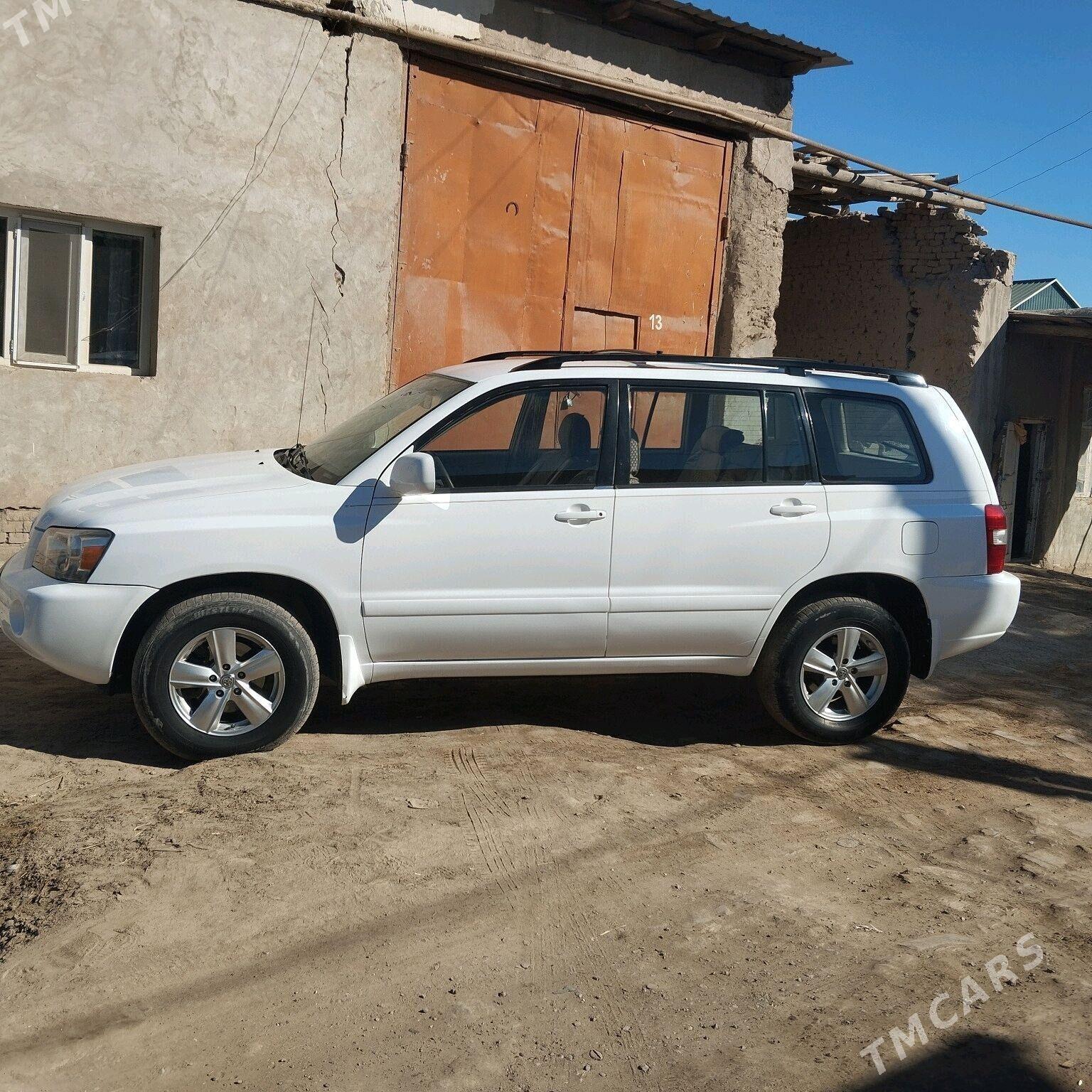 Toyota Highlander 2004 - 240 000 TMT - Кёнеургенч - img 2