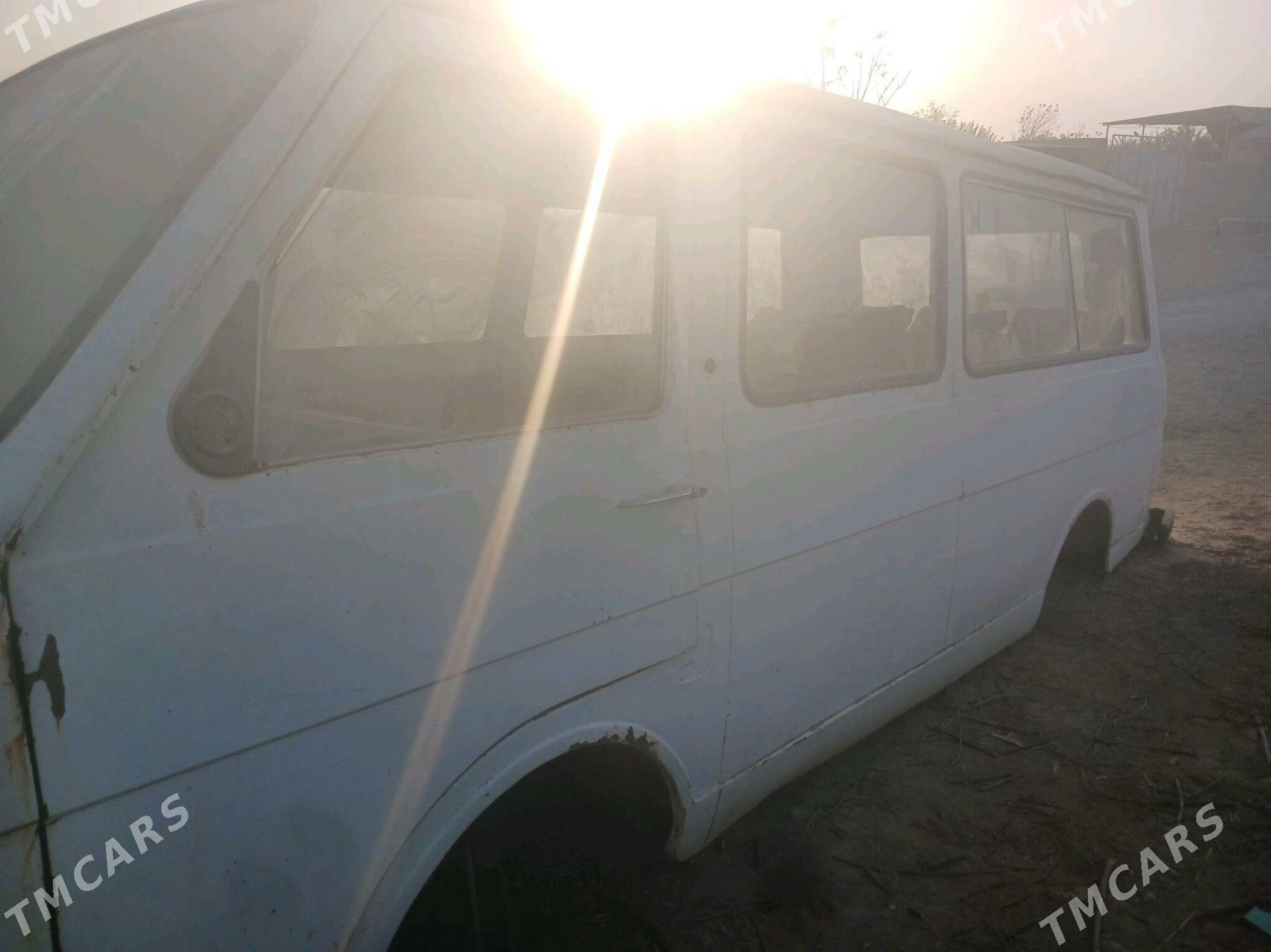 RAF 2203 1999 - 5 000 TMT - Bäherden - img 2