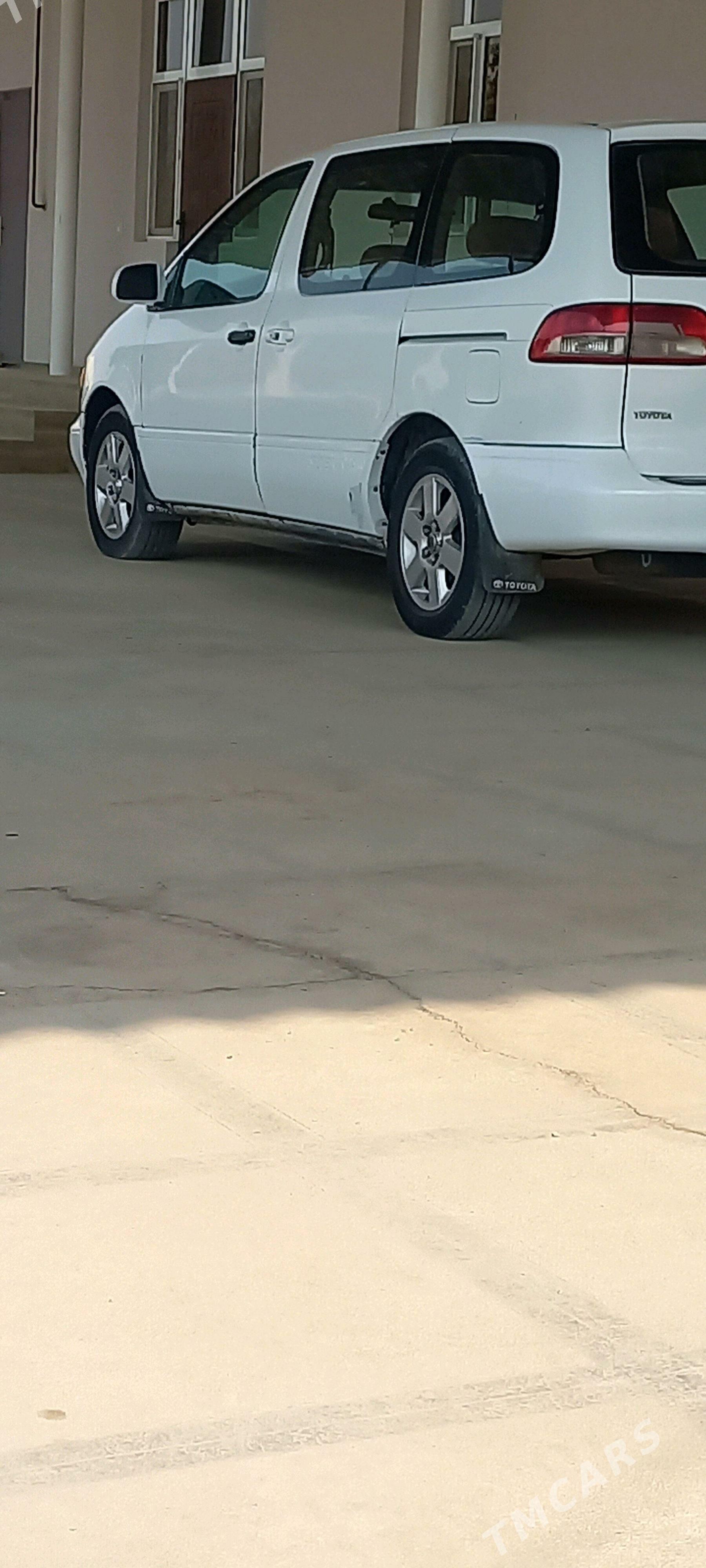 Toyota Sienna 2001 - 140 000 TMT - Векильбазар - img 1