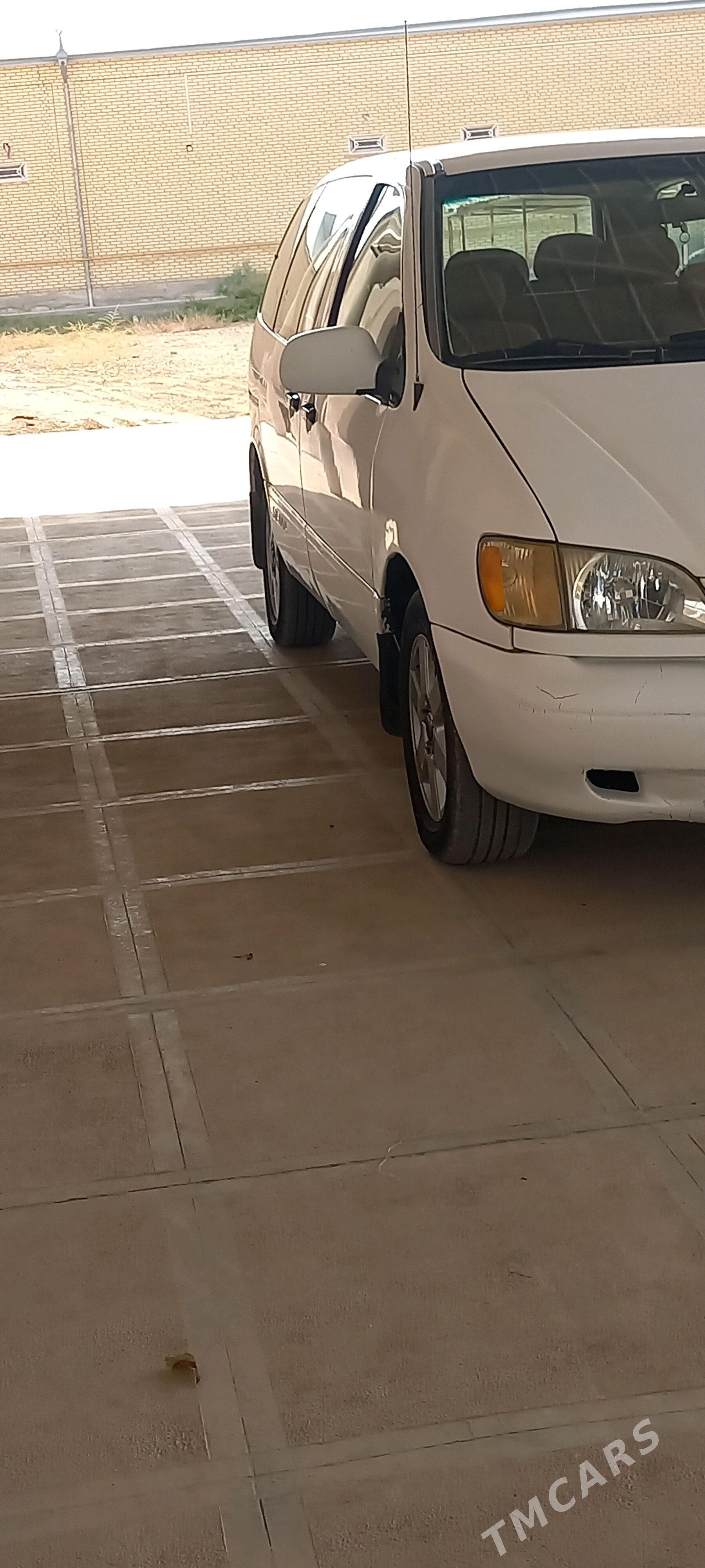 Toyota Sienna 2001 - 140 000 TMT - Векильбазар - img 2