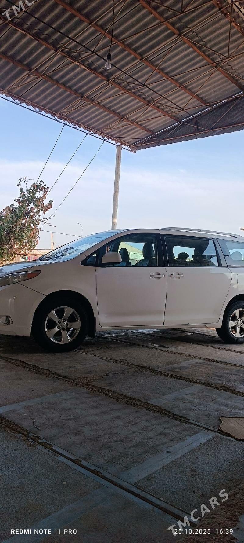 Toyota Sienna 2012 - 265 000 TMT - Мары - img 2