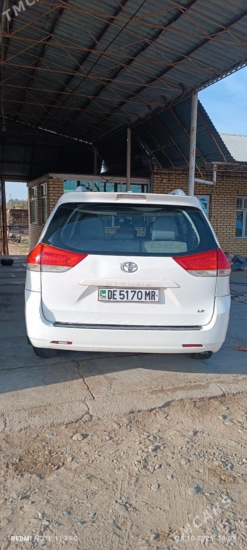 Toyota Sienna 2012 - 265 000 TMT - Мары - img 7