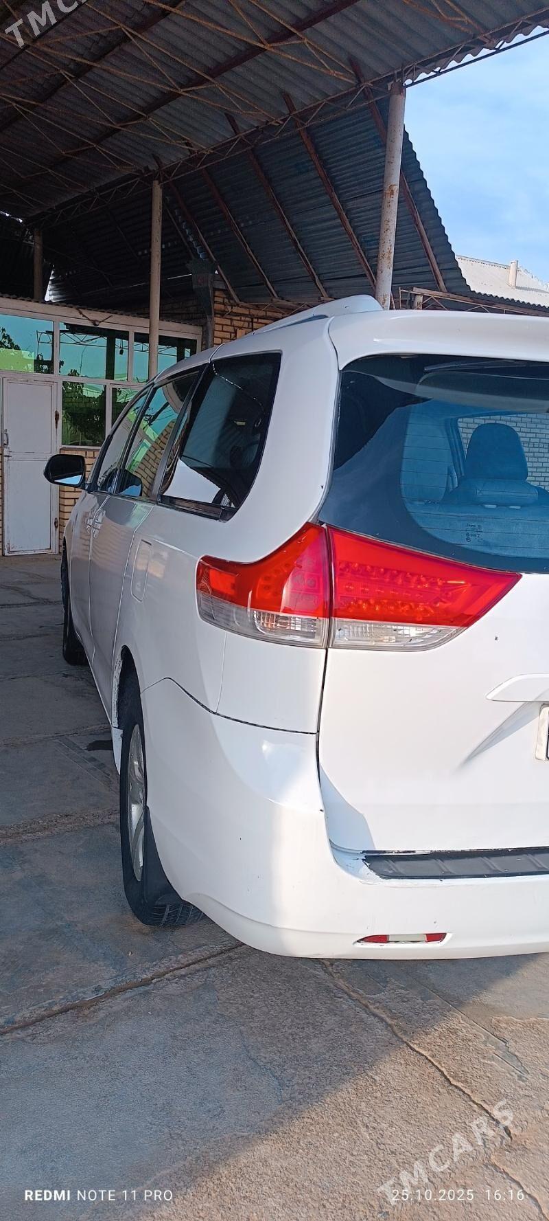 Toyota Sienna 2012 - 265 000 TMT - Мары - img 3