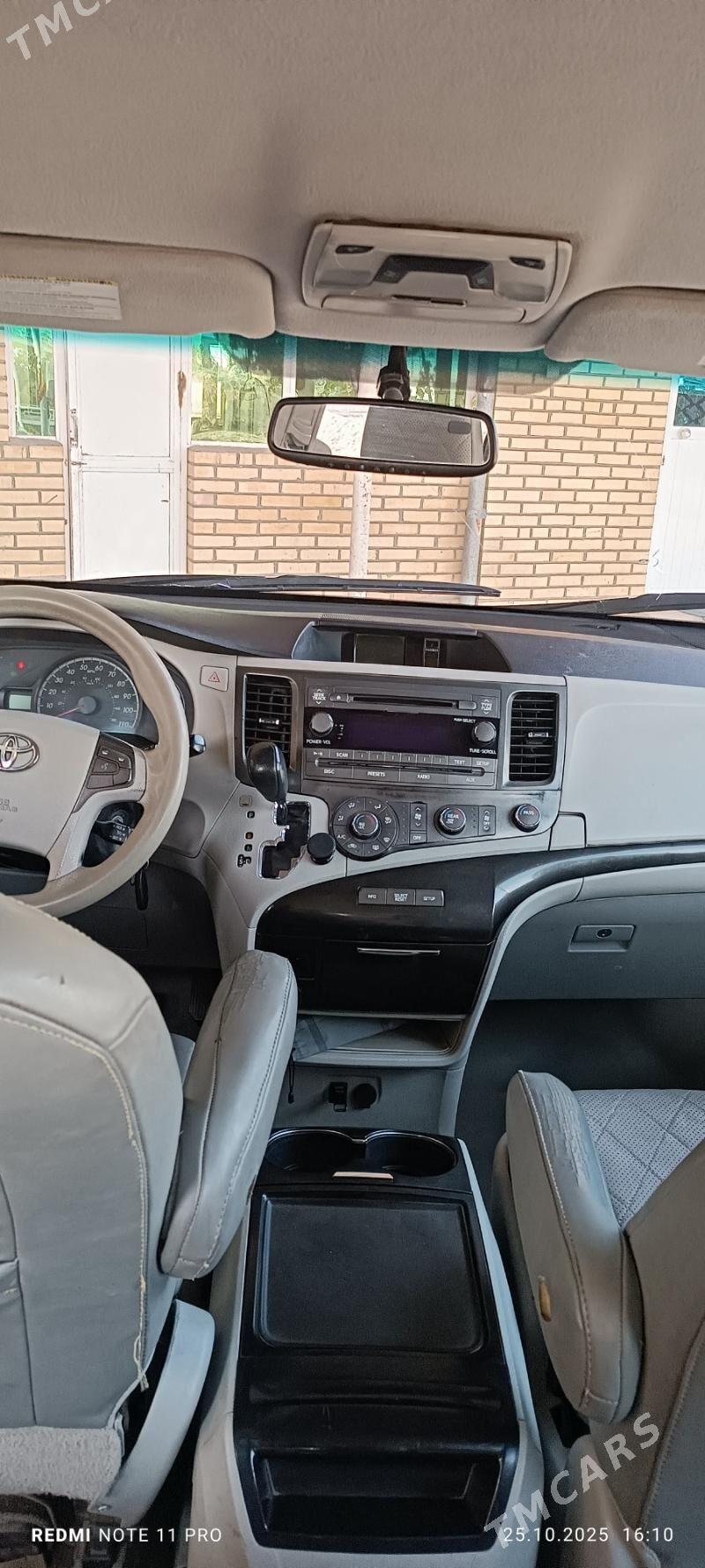 Toyota Sienna 2012 - 265 000 TMT - Мары - img 5