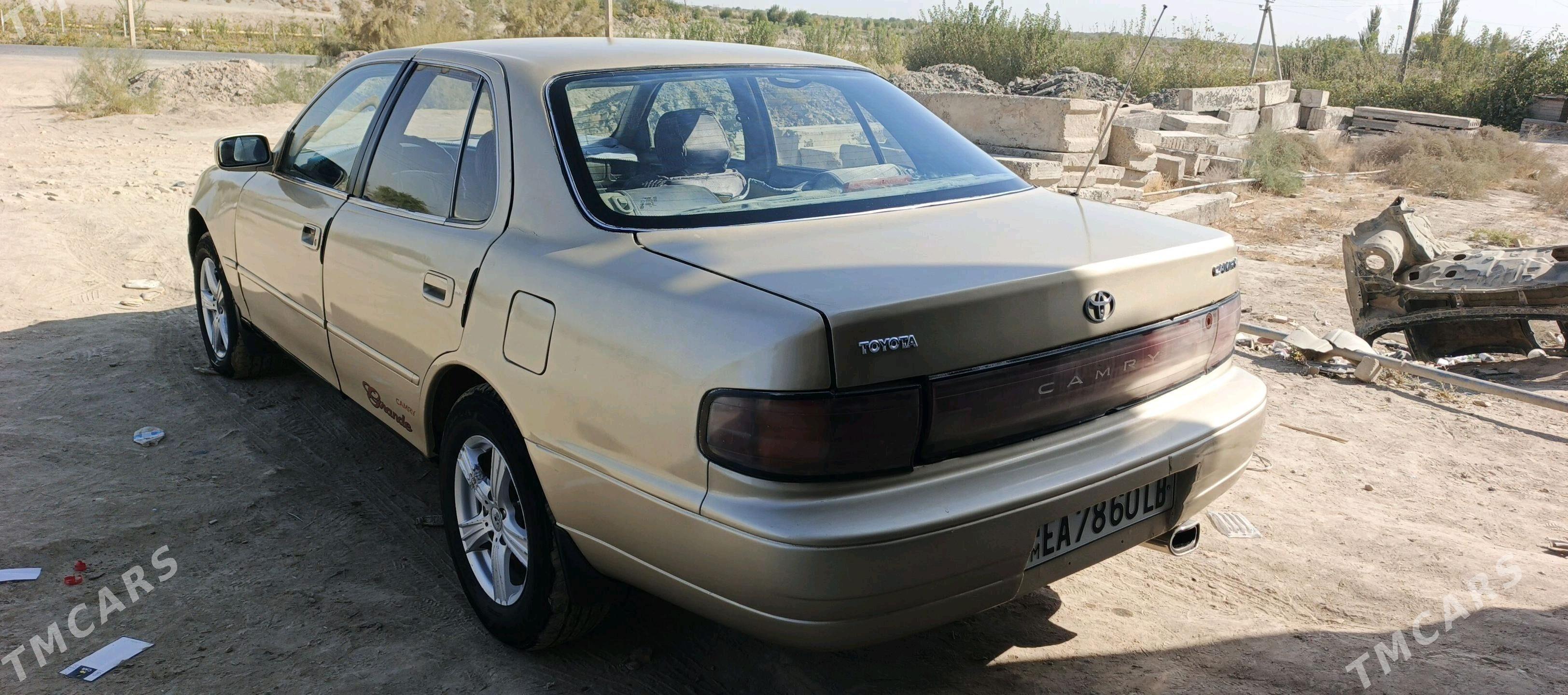 Toyota Camry 1995 - 65 000 TMT - Halaç - img 3