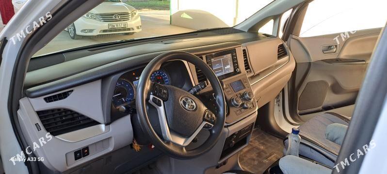 Toyota Sienna 2019 - 425 000 TMT - Ашхабад - img 4