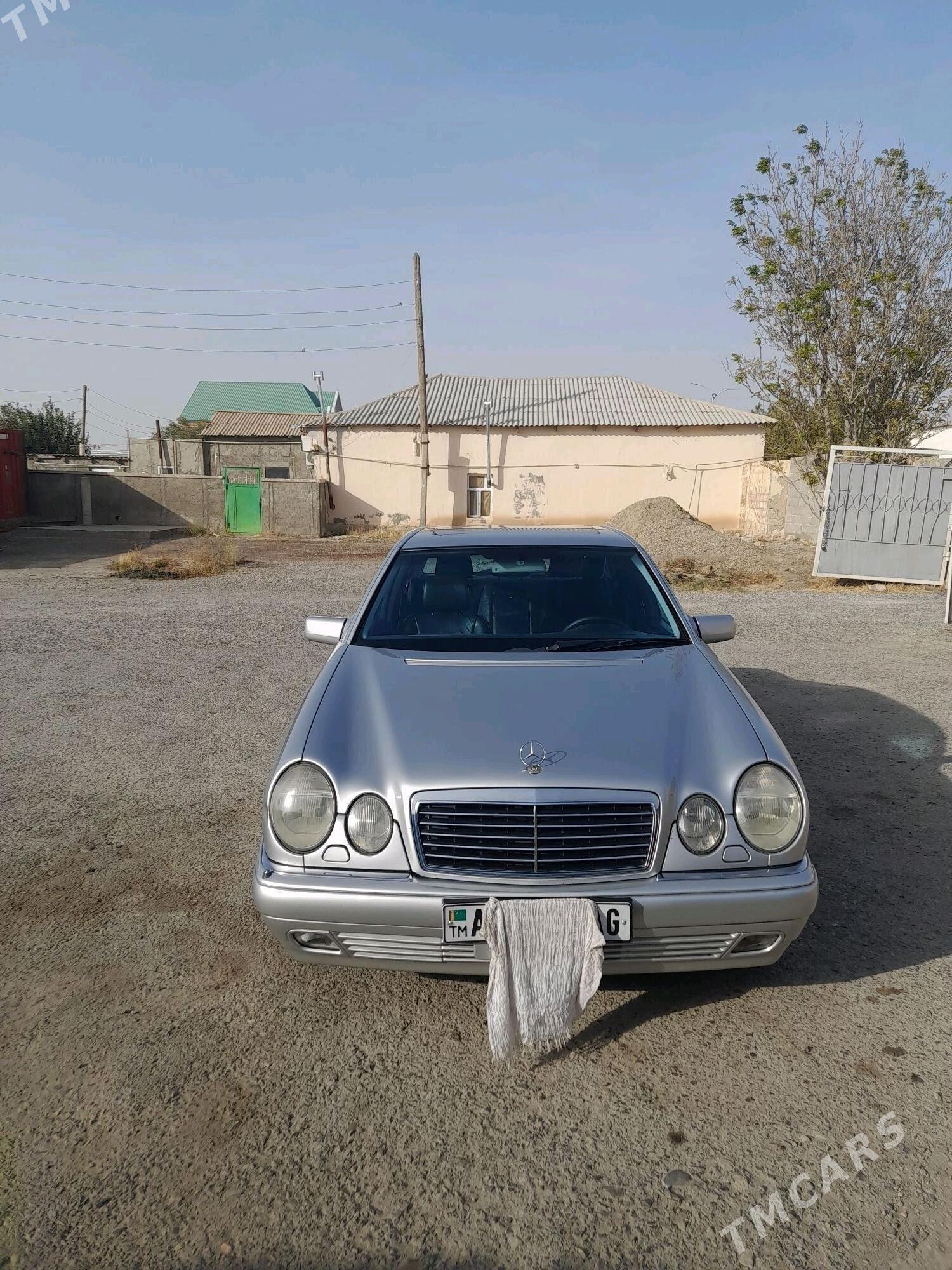 Mercedes-Benz E320 2000 - 130 000 TMT - Gyzylarbat - img 1