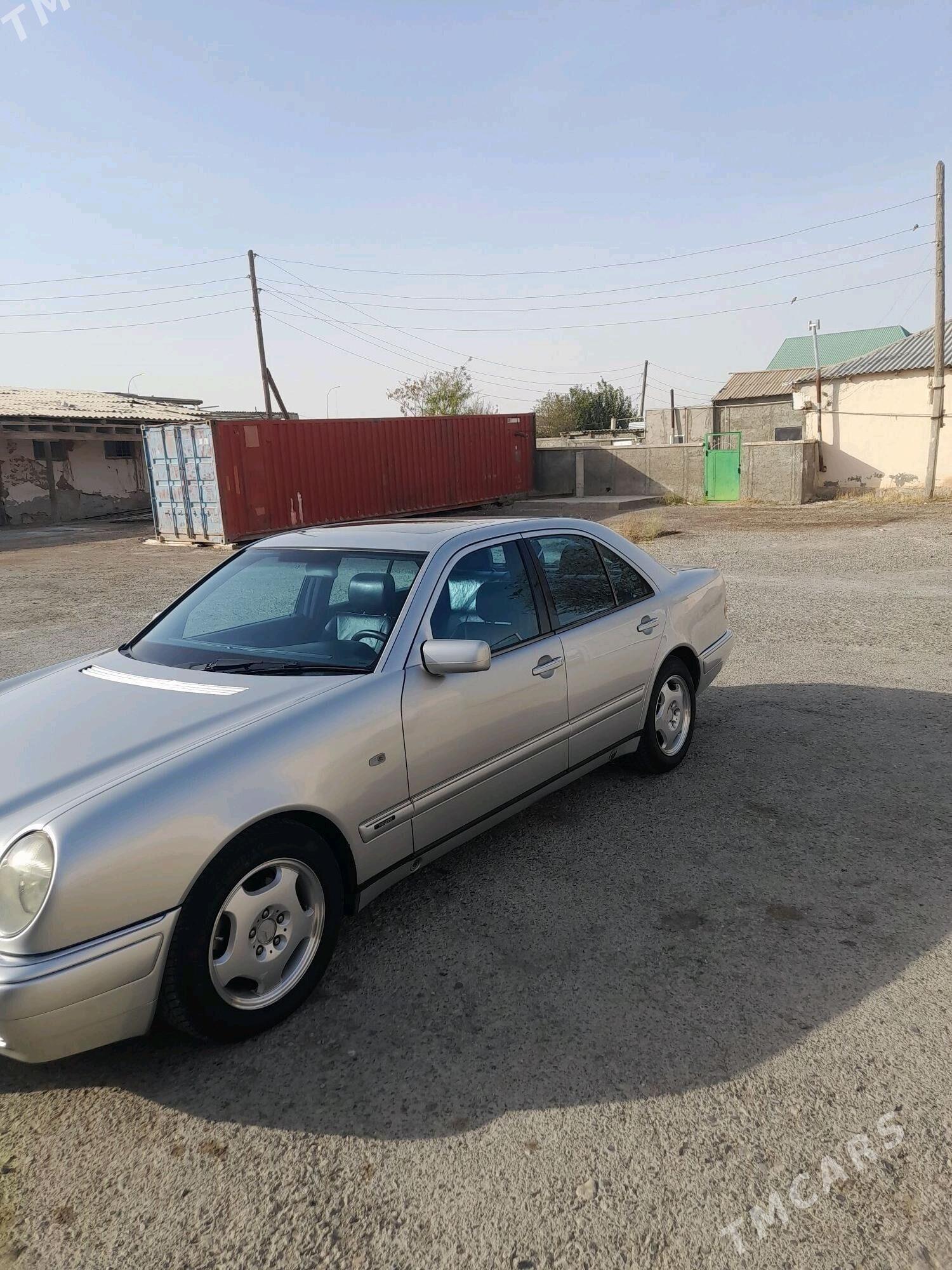 Mercedes-Benz E320 2000 - 130 000 TMT - Gyzylarbat - img 2