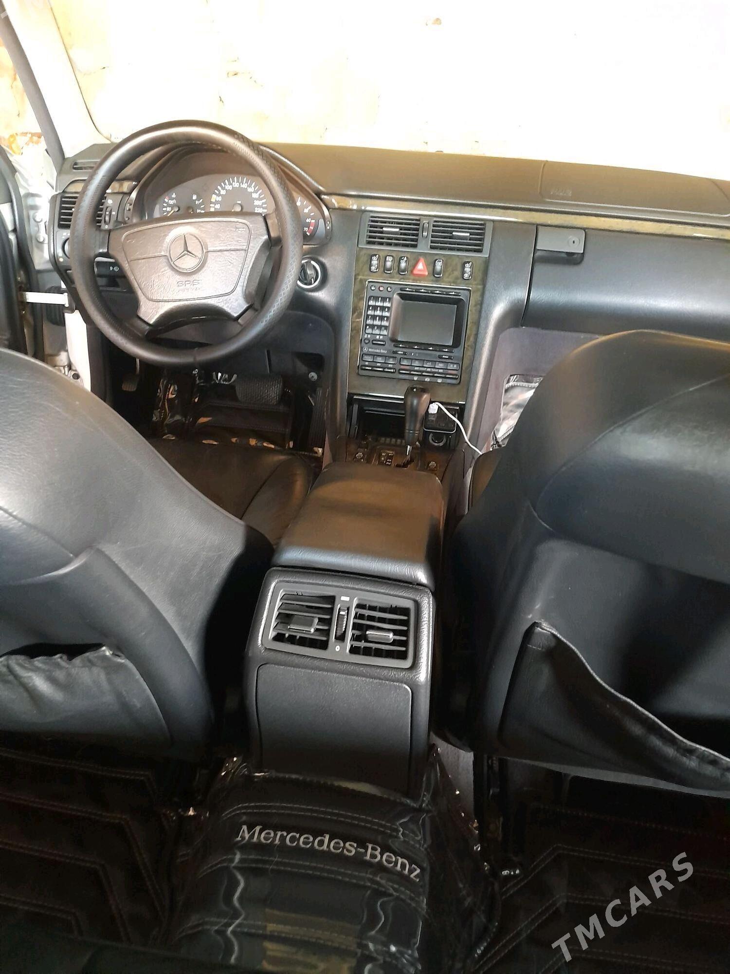Mercedes-Benz E320 2000 - 130 000 TMT - Gyzylarbat - img 7