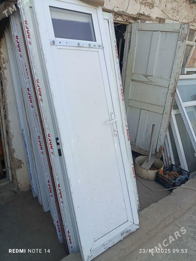 Alyumin plastik gapy - Köşi - img 4