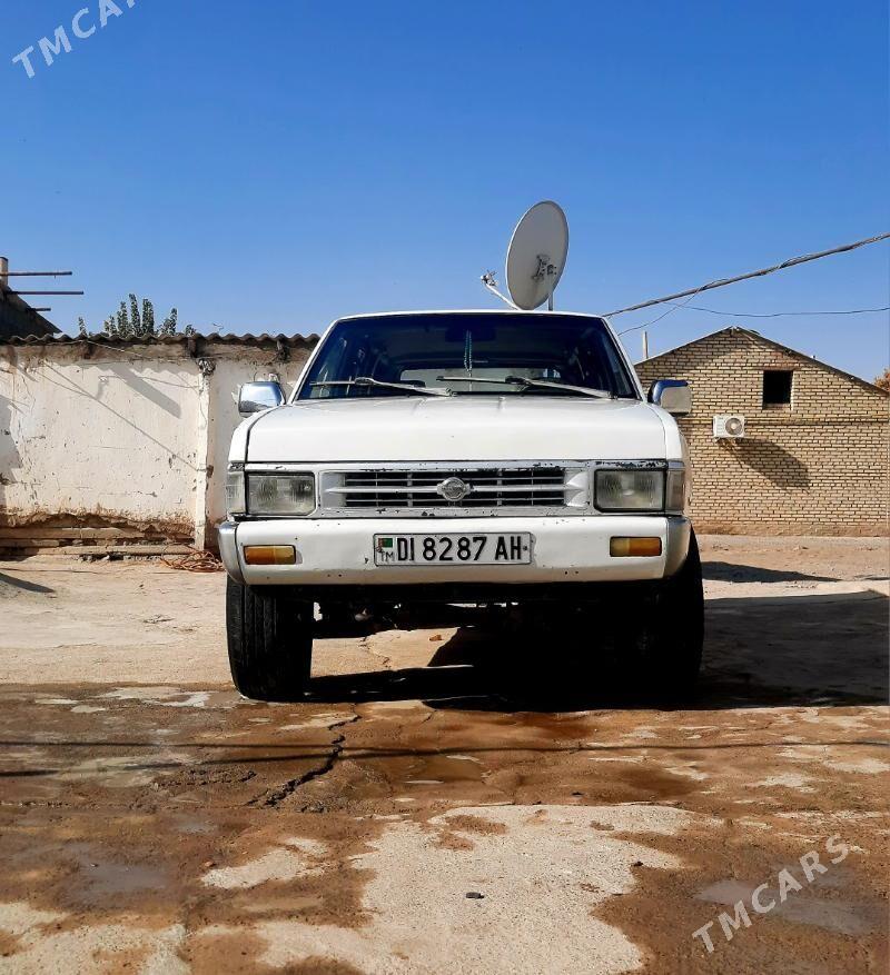 Nissan Pathfinder 1994 - 53 000 TMT - Ак-Бугдайский этрап - img 1