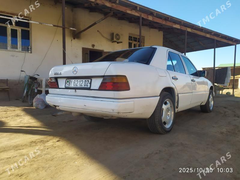 Mercedes-Benz 230E 1993 - 30 000 TMT - Кёнеургенч - img 4