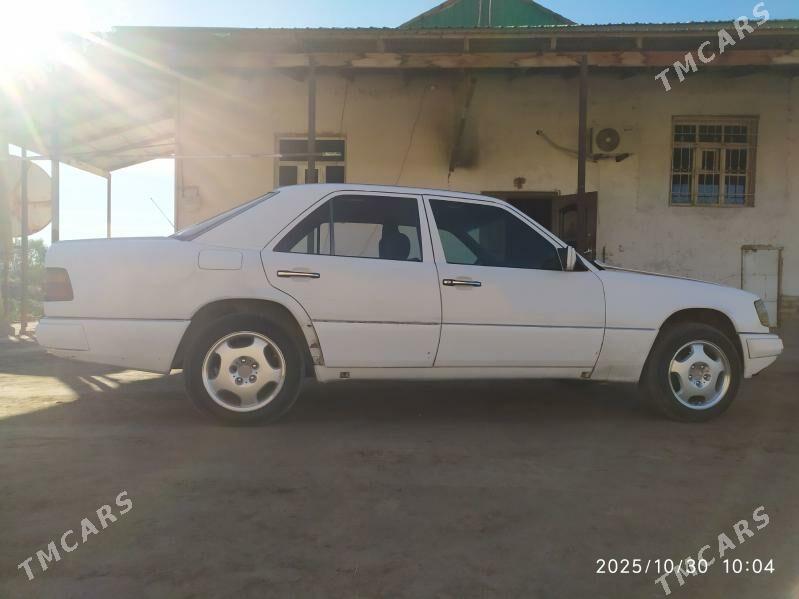 Mercedes-Benz 230E 1993 - 30 000 TMT - Кёнеургенч - img 5