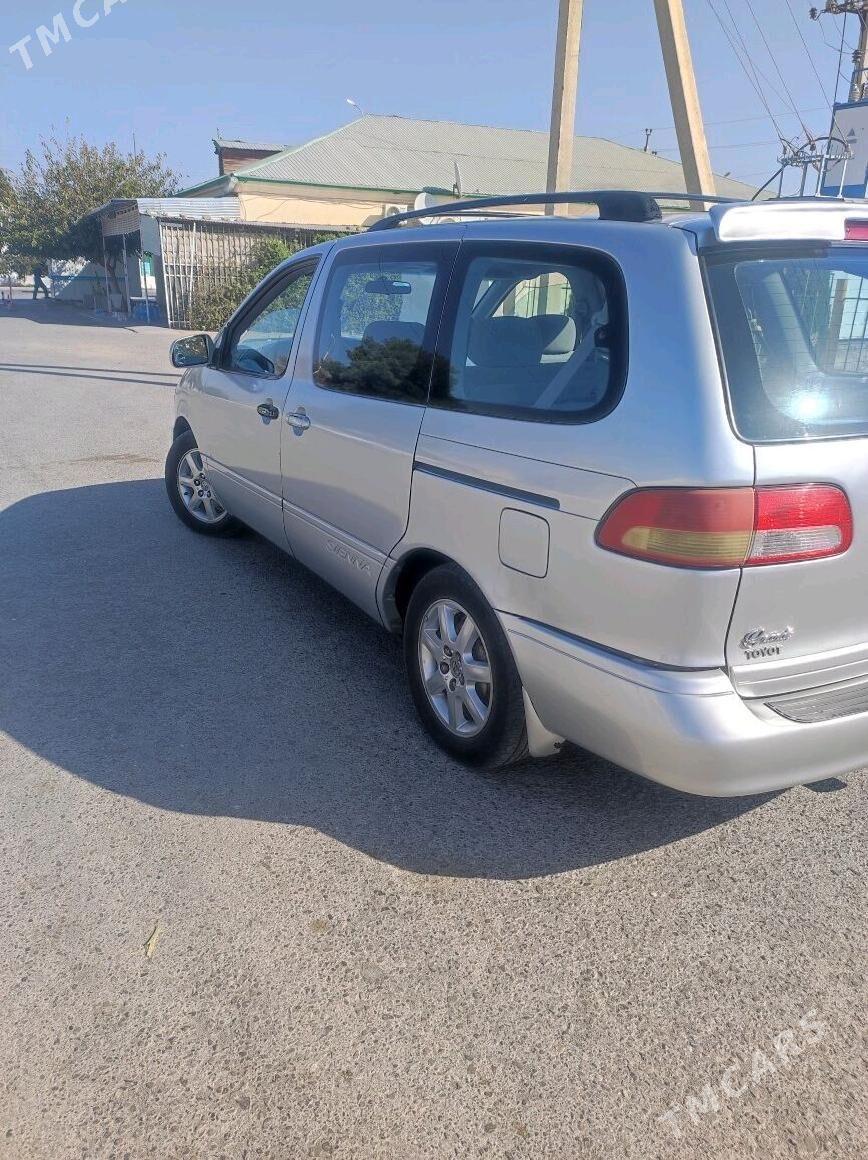 Toyota Sienna 2002 - 190 000 TMT - 1 мкр - img 4
