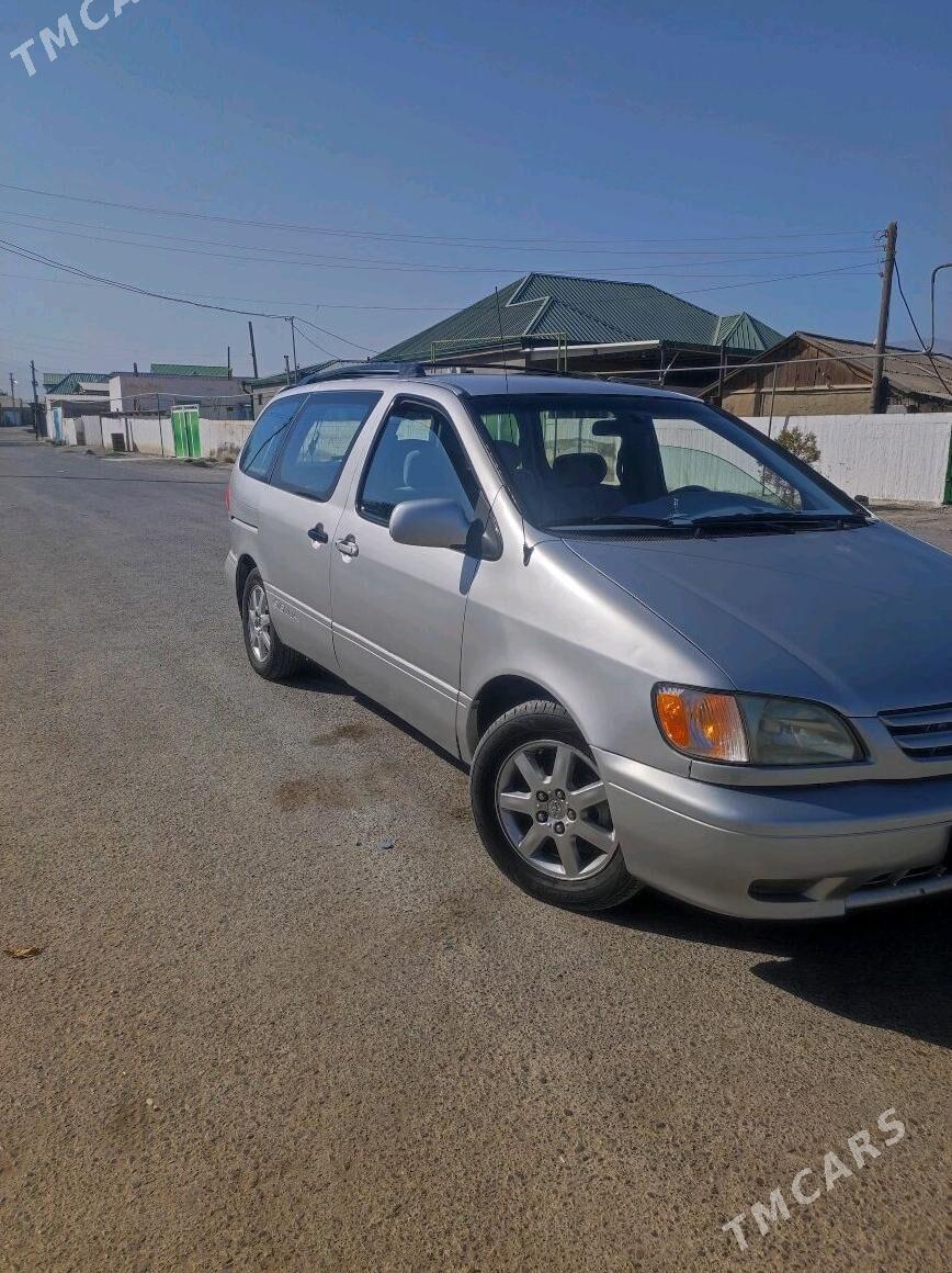 Toyota Sienna 2002 - 190 000 TMT - 1 мкр - img 5
