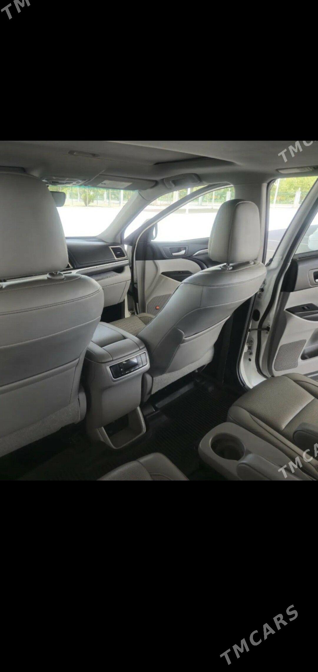 Toyota Highlander 2019 - 430 000 TMT - Aşgabat - img 2