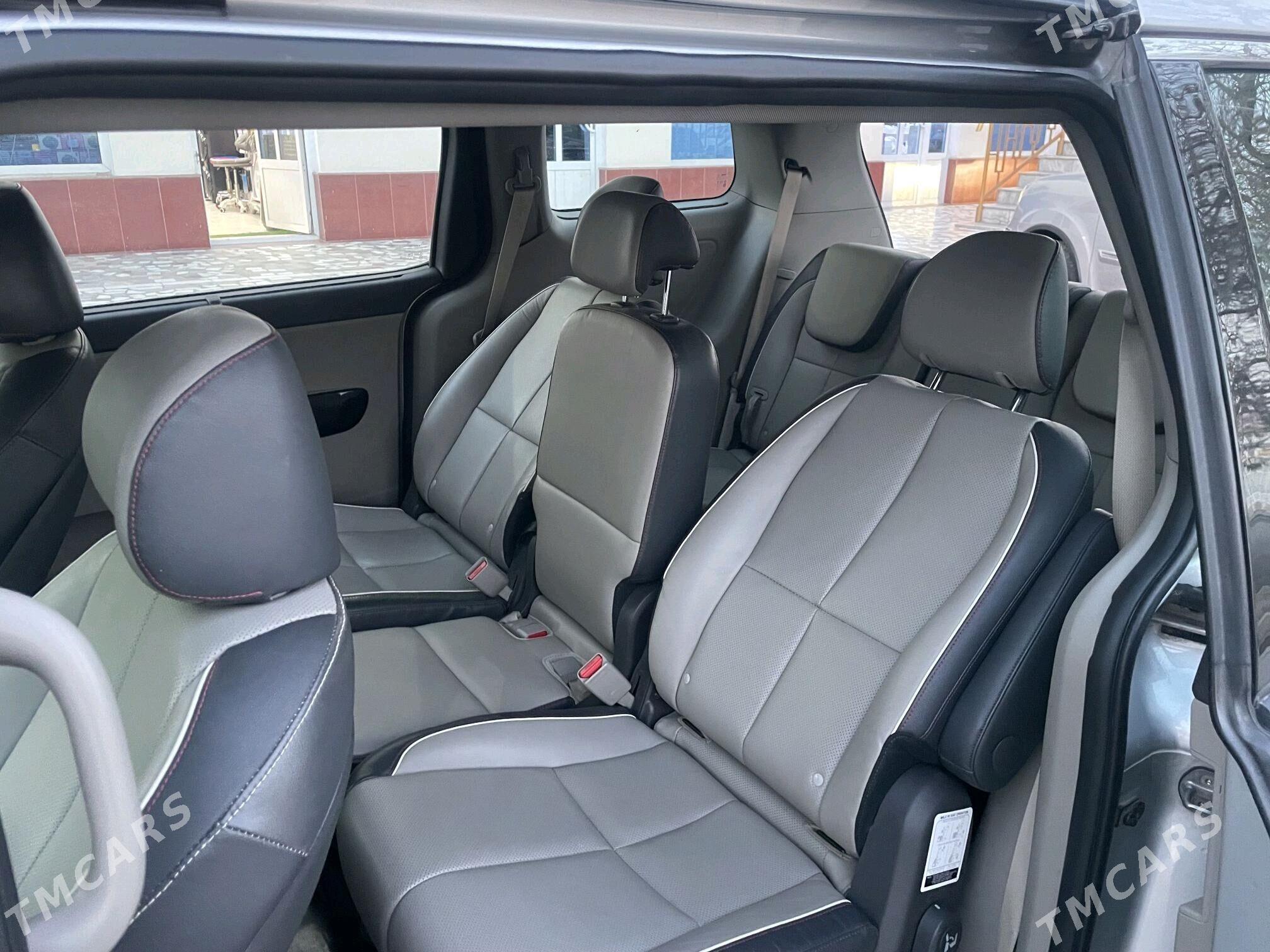 Kia Sedona 2017 - 280 000 TMT - Туркменабат - img 8