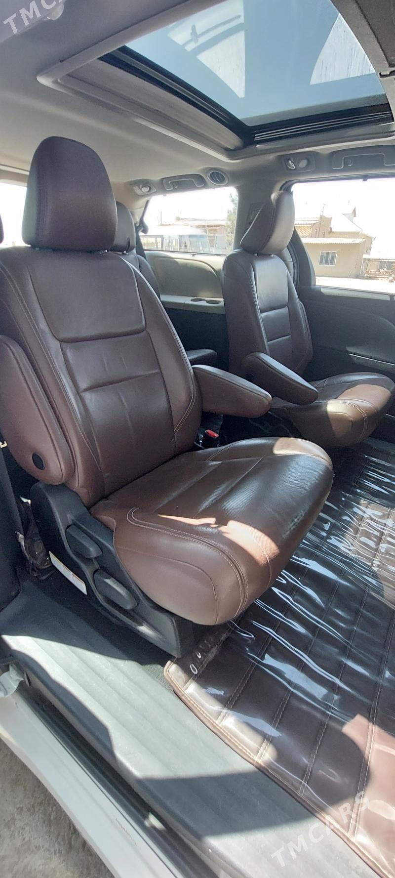 Toyota Sienna 2019 - 480 000 TMT - Туркменабат - img 8