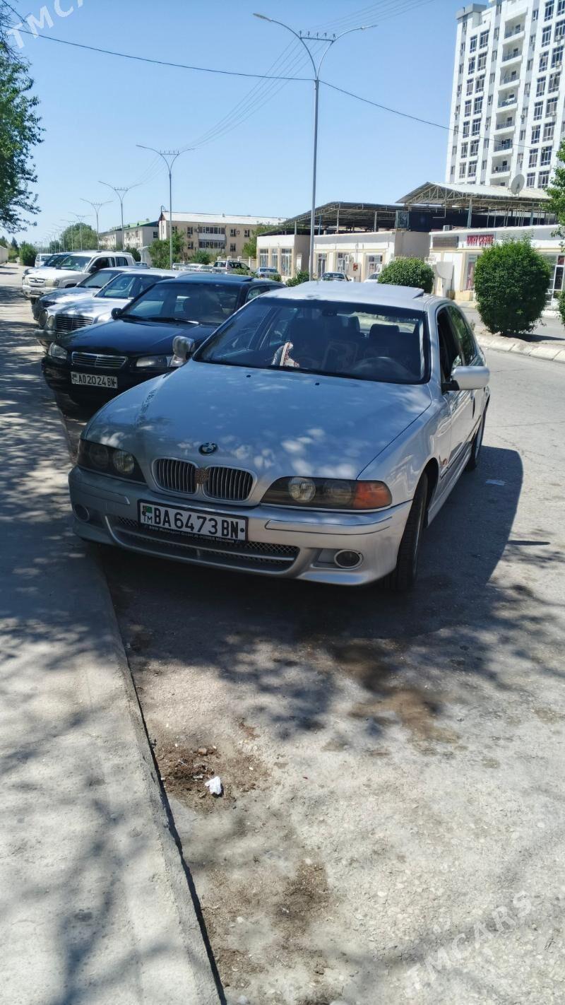 BMW E39 2000 - 115 000 TMT - Балканабат - img 1