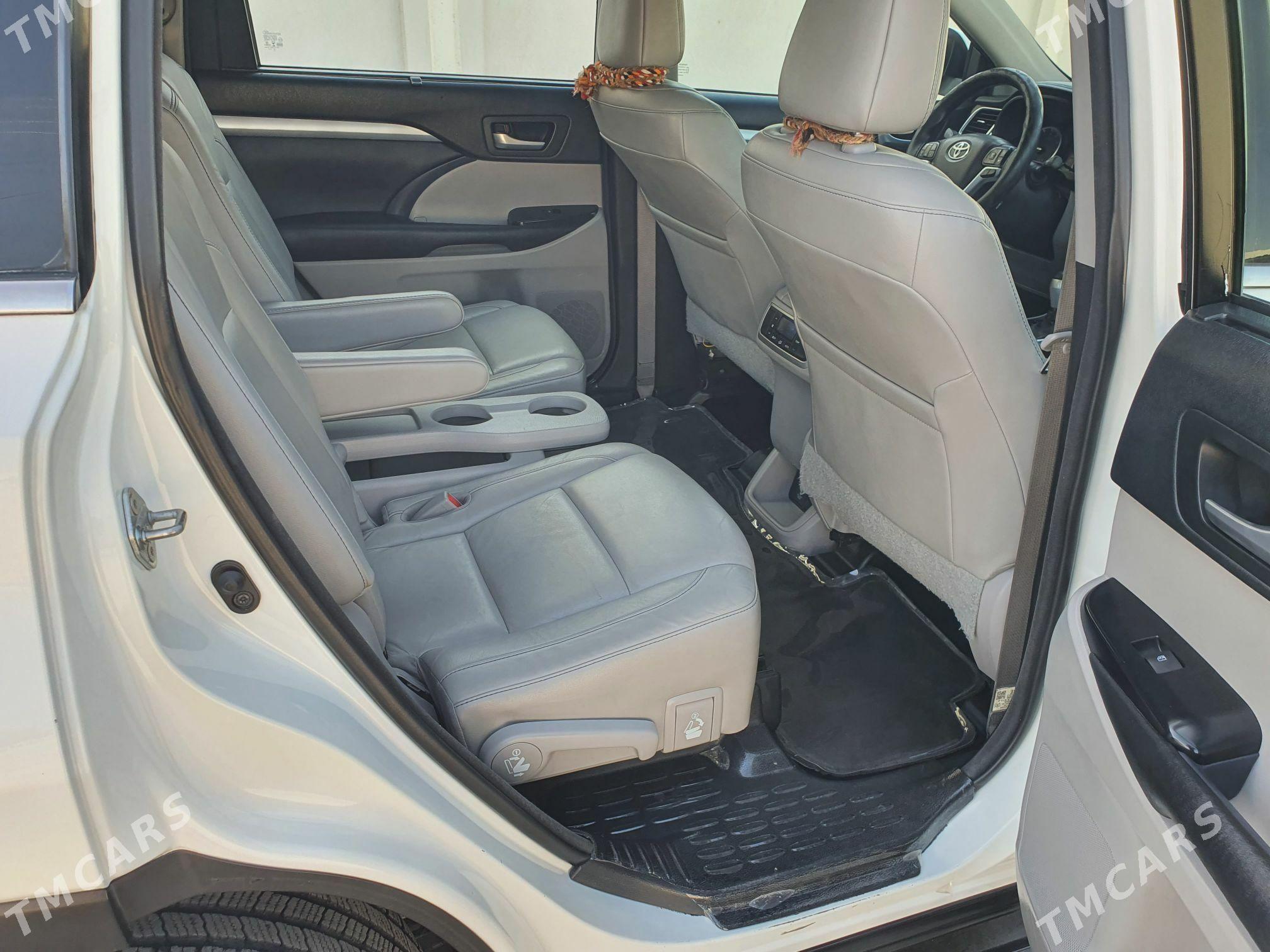 Toyota Highlander 2018 - 520 000 TMT - Мары - img 1