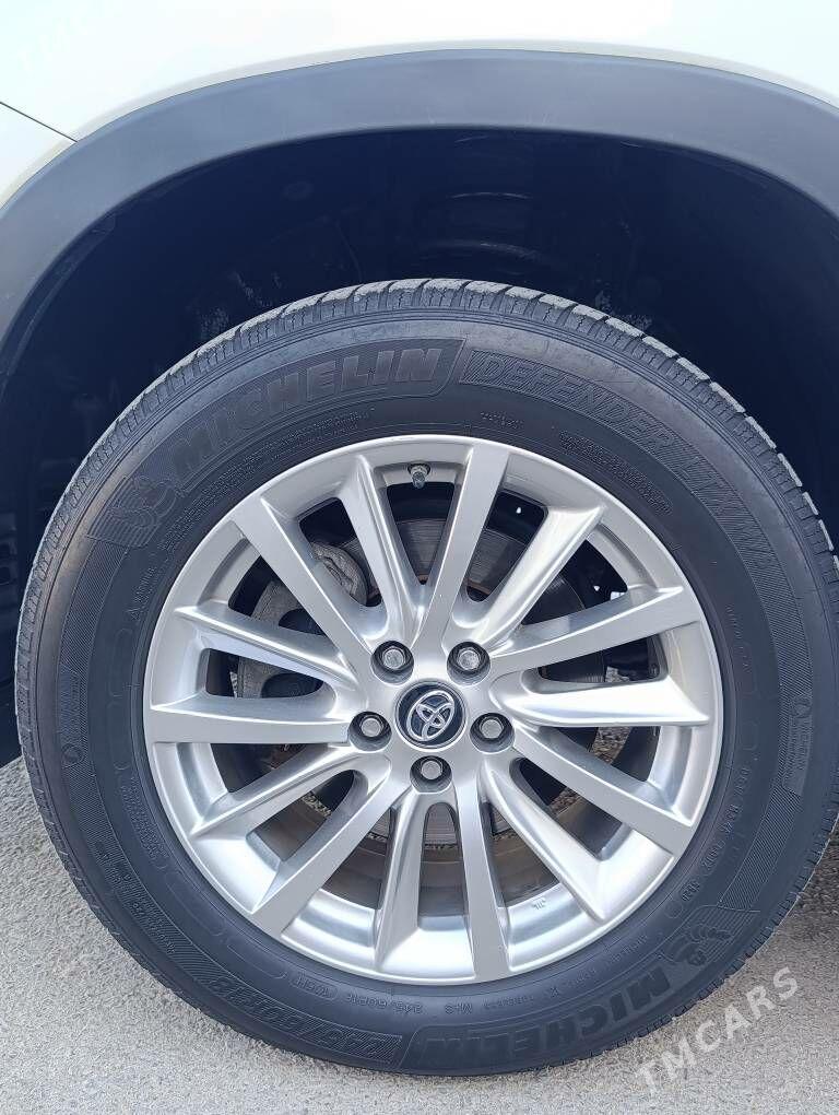 Toyota Highlander 2018 - 520 000 TMT - Мары - img 3