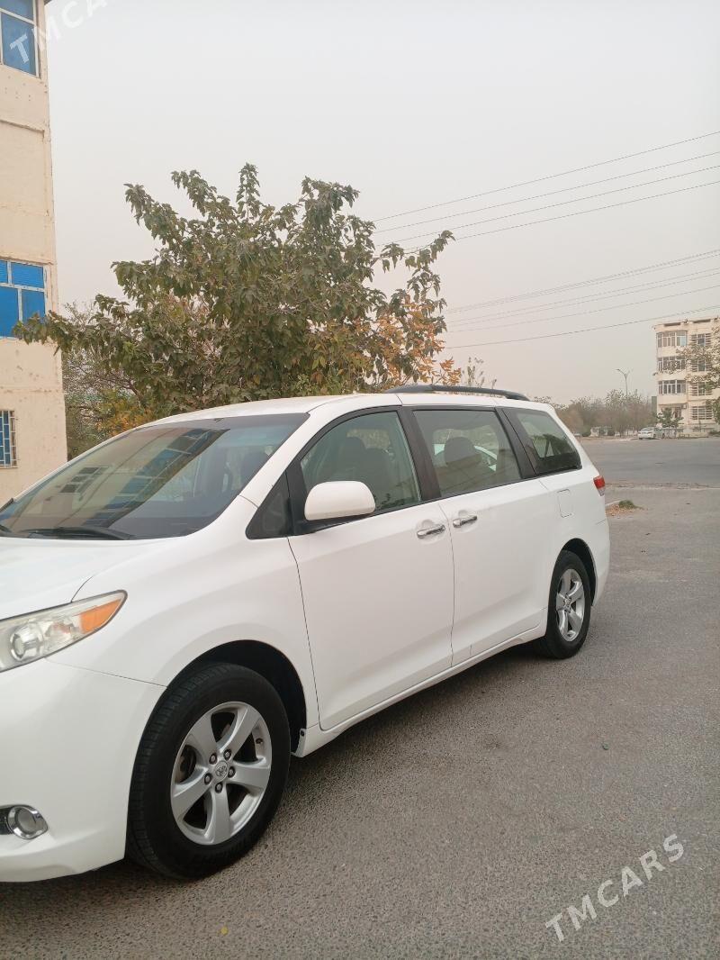 Toyota Sienna 2012 - 310 000 TMT - Ашхабад - img 2