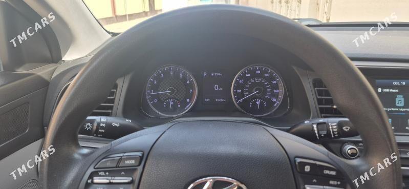 Hyundai Elantra 2020 - 189 000 TMT - Кëши - img 5
