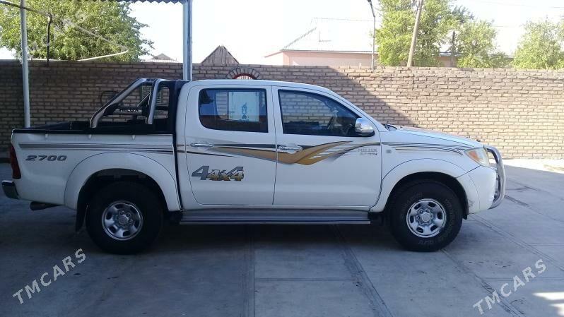 Toyota Hilux 2010 - 300 000 TMT - Мары - img 5