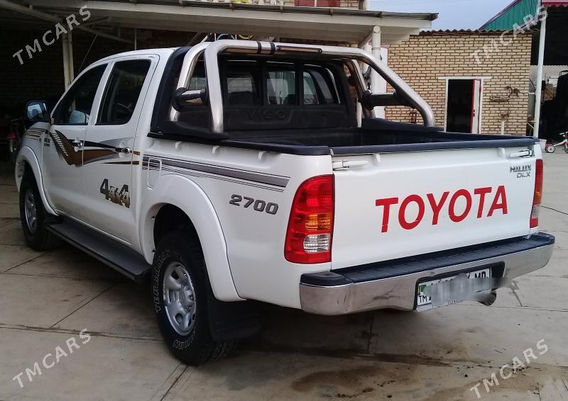 Toyota Hilux 2010 - 300 000 TMT - Мары - img 4