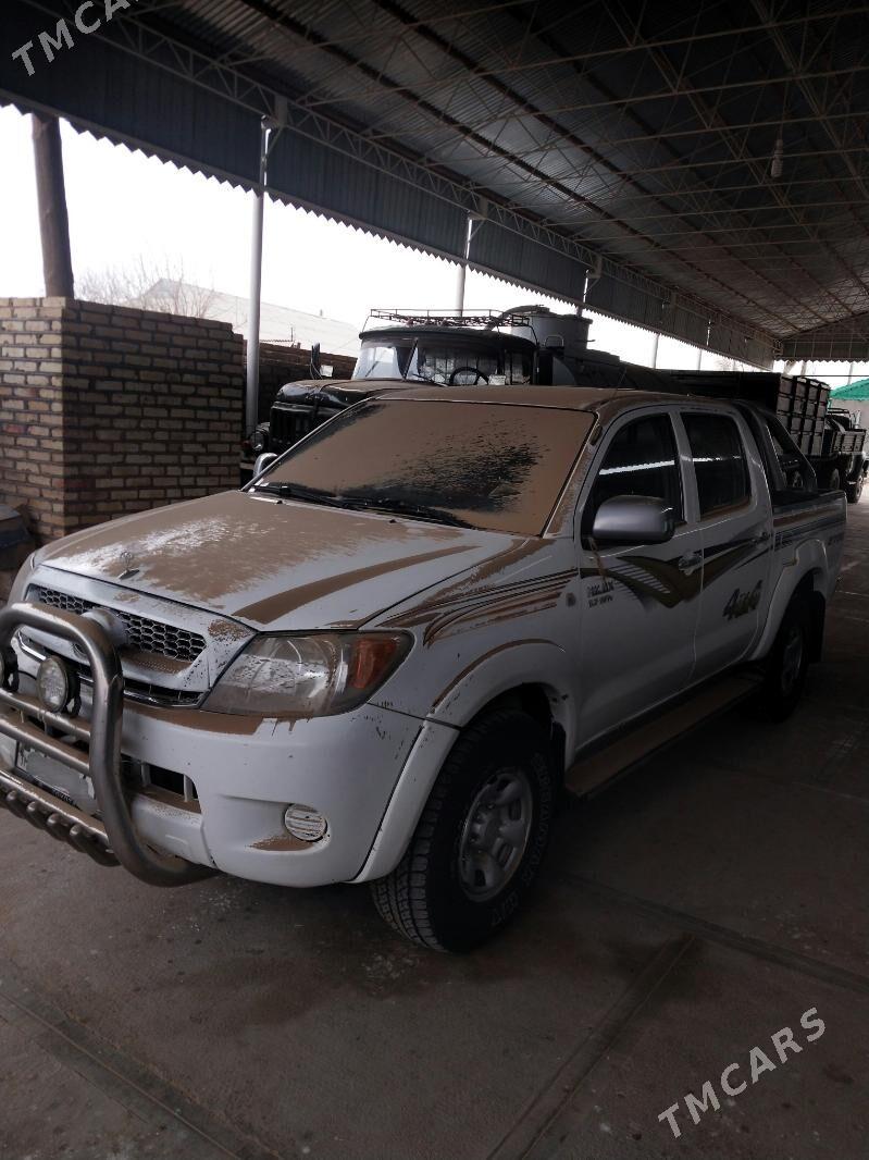 Toyota Hilux 2010 - 300 000 TMT - Мары - img 1