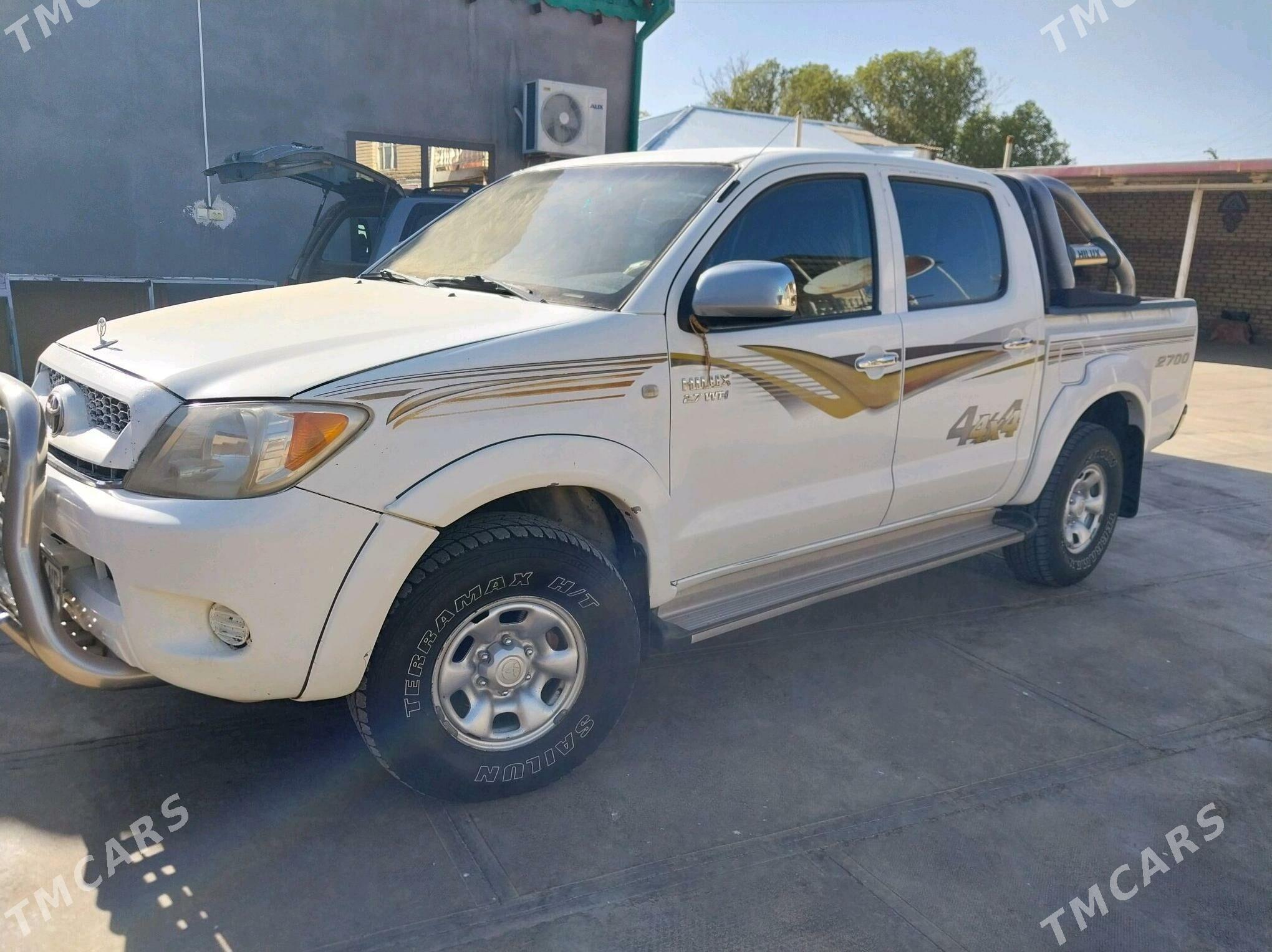 Toyota Hilux 2010 - 300 000 TMT - Мары - img 3